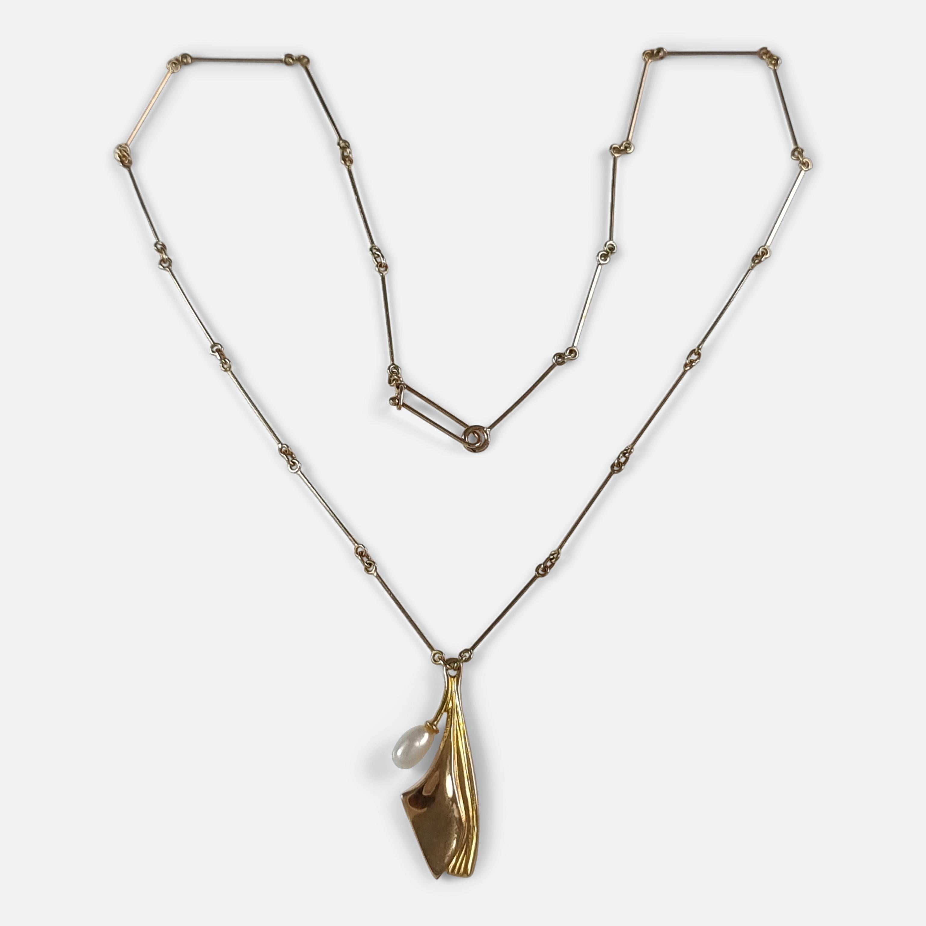 A 14ct yellow gold and pearl pendant necklace by Lapponia.

Hallmarked with the Lapponia makers mark, Common Control Mark '585' to denote 14 carat gold, Finnish nation mark, and date code 'D8' for 1981.

Period: - Late 20th Century.

Maker: -