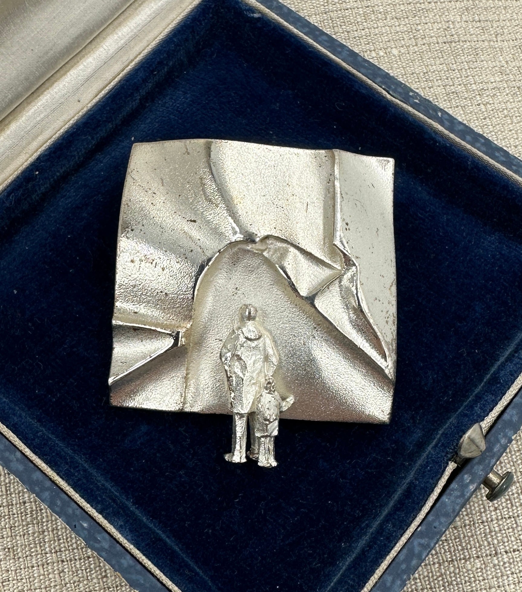 This is a stunning brooch by Björn Weckström for Lapponia Jewelry, from the Space Series, the vintage modernist sculptural sterling silver Man and Child brooch is a very rare Lapponia piece.
This is a superb museum quality Lapponia brooch from
