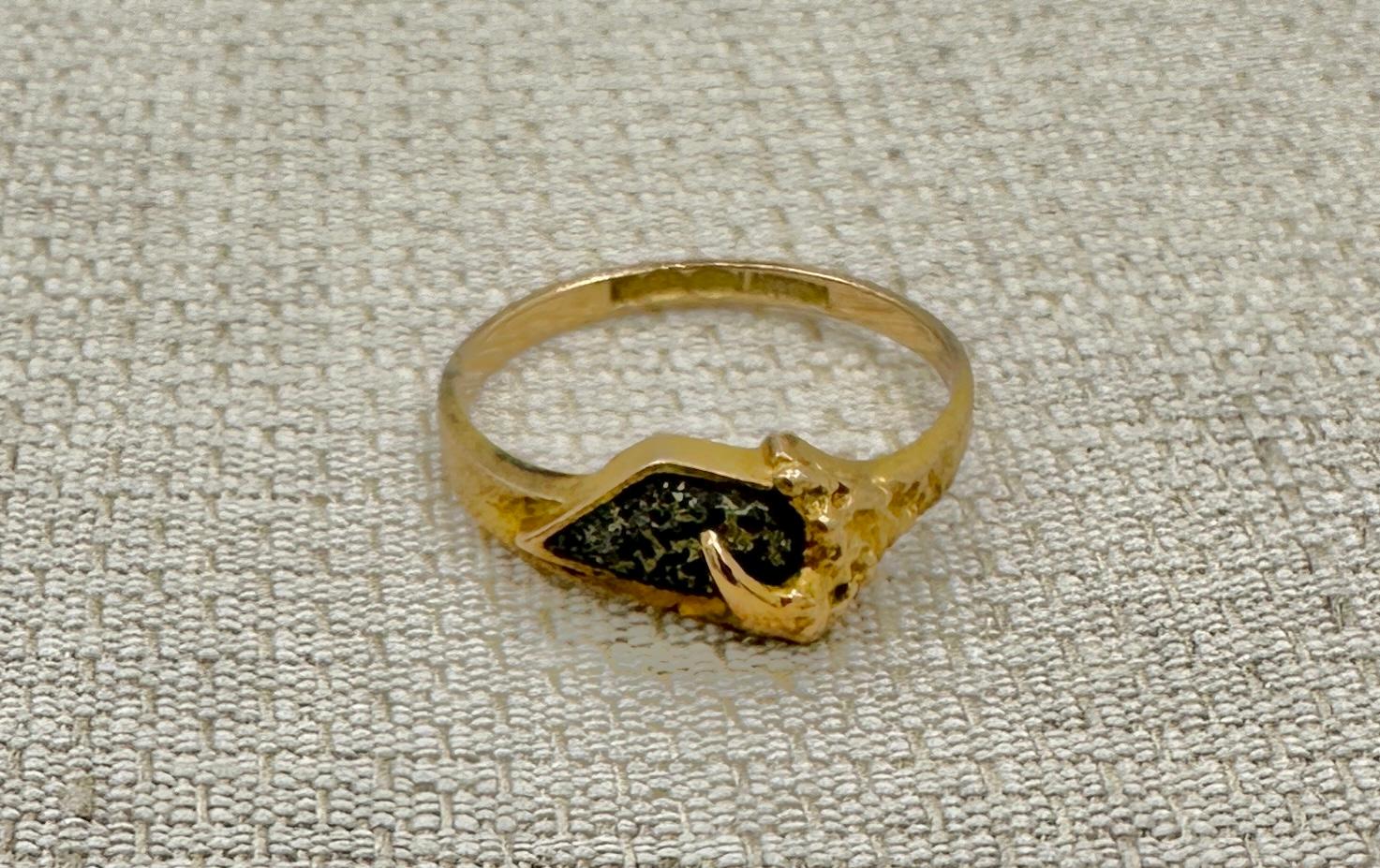 Modern Lapponia Calcite Ring 14 Karat Gold Finland Mid-Century Scandinavian Brutalist For Sale