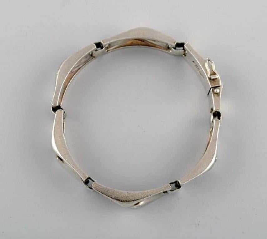 Lapponia, Finland. Modernist bracelet in sterling silver. Finnish design. Dated 1979.
Full length: 18.7 cm.
Width: 1 cm.
Stamped.
In excellent condition.