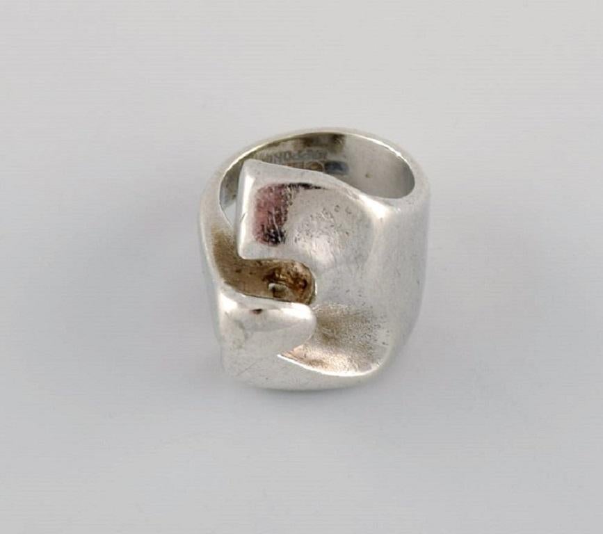 Lapponia, Finland. Modernist ring in sterling silver. 1970 / 80s.
Diameter: 14 mm. 
US size: 3.
Stamped.
In excellent condition.
In most cases we can change the size for a fee (50 USD) per ring.