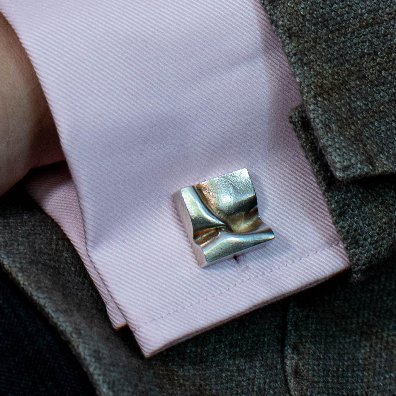 Textured silver cufflinks designed by Finnish sculptor, Bjorn Weckstrom for Finland’s renowned silversmith workshop, Lapponia. Part of the ‘ Planetoid Valleys’ series which made Lapponia particularly famous in 1977 due to Princess Leia (Carrie