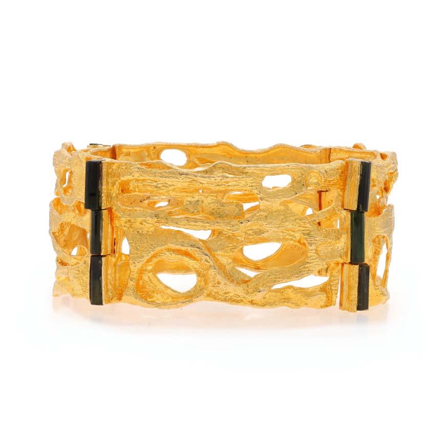 Marque : Lapponia

Contenu du métal : Or jaune 18k

Informations sur les pierres
Tourmalines naturelles
Coupe : Brut
Couleur : Vert

Style : Lien de panneau
Type de fermeture : Foldes avec fermoir de sécurité
Caractéristiques : Texturé,