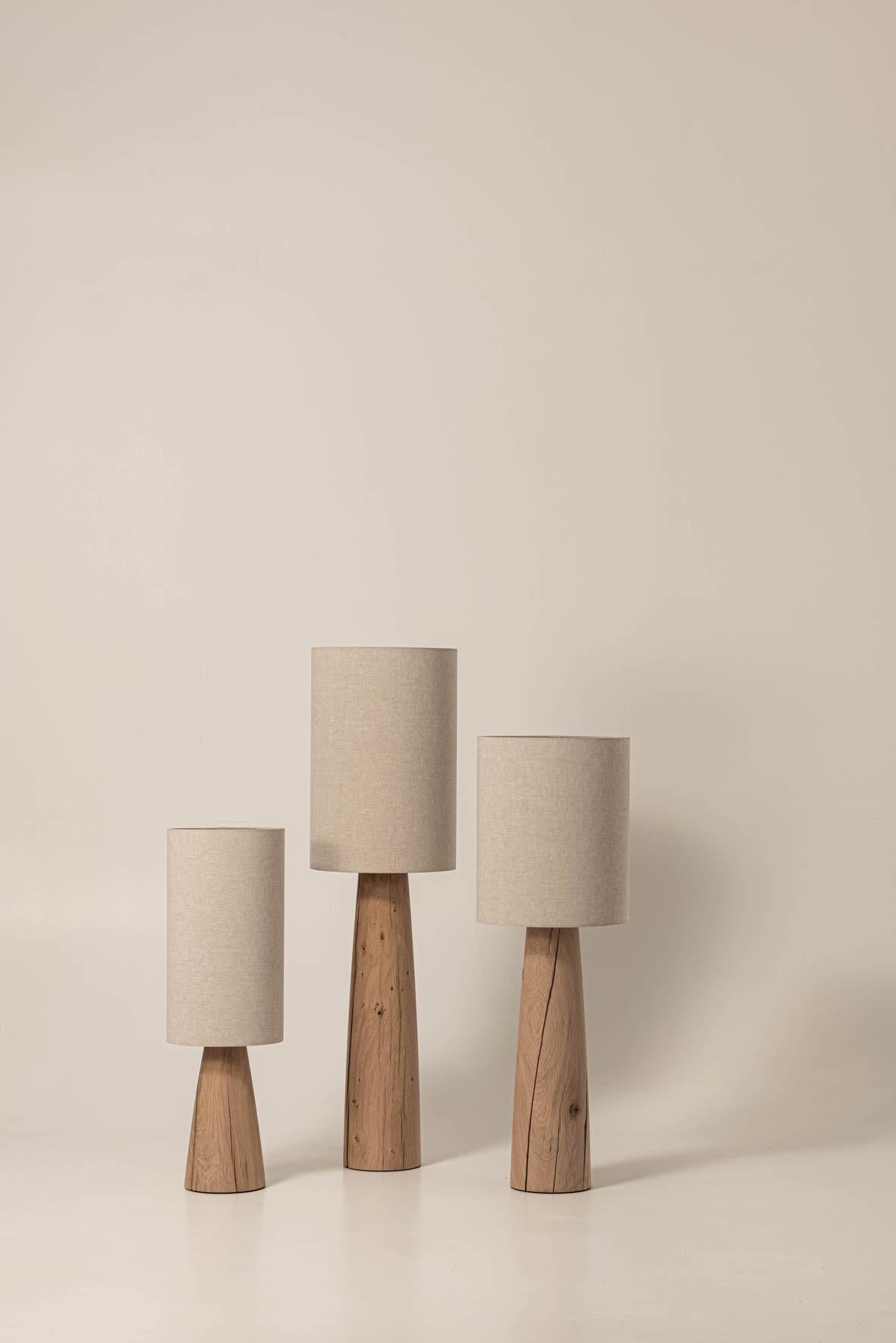 Laps FL4S lamp by Jeroen De Ruddere
Dimensions: D 25 x H 80 cm
Cord Lenght: 175 cm
Dimmable: Yes
Materials: Oak Brutal nature and textile.

All pieces are CE certified.

Each lamp is handmade so the measurements may differ minimally.