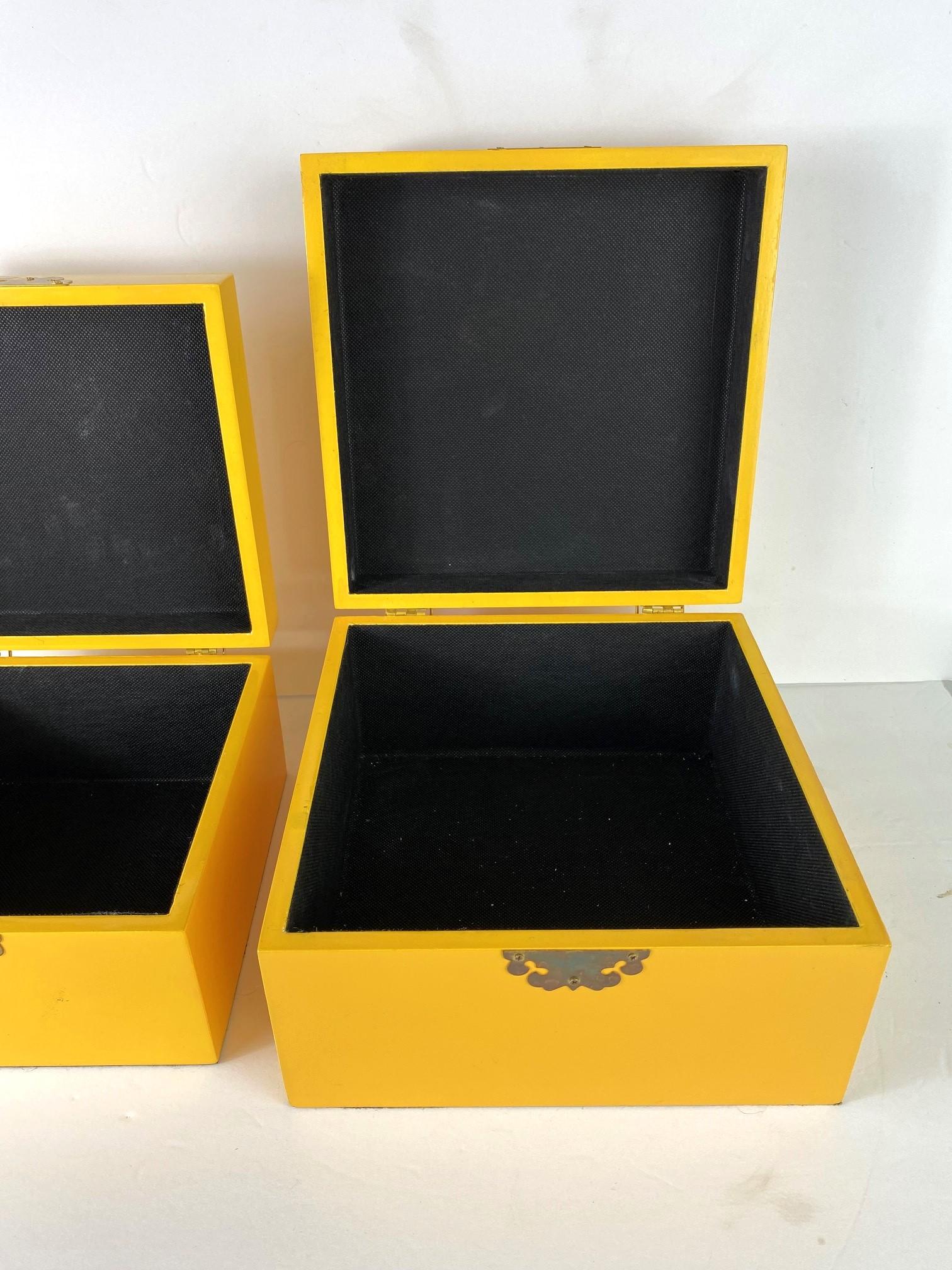 Laquar Amarillo  Nido de cajas en Bueno Estado en Pomona, CA