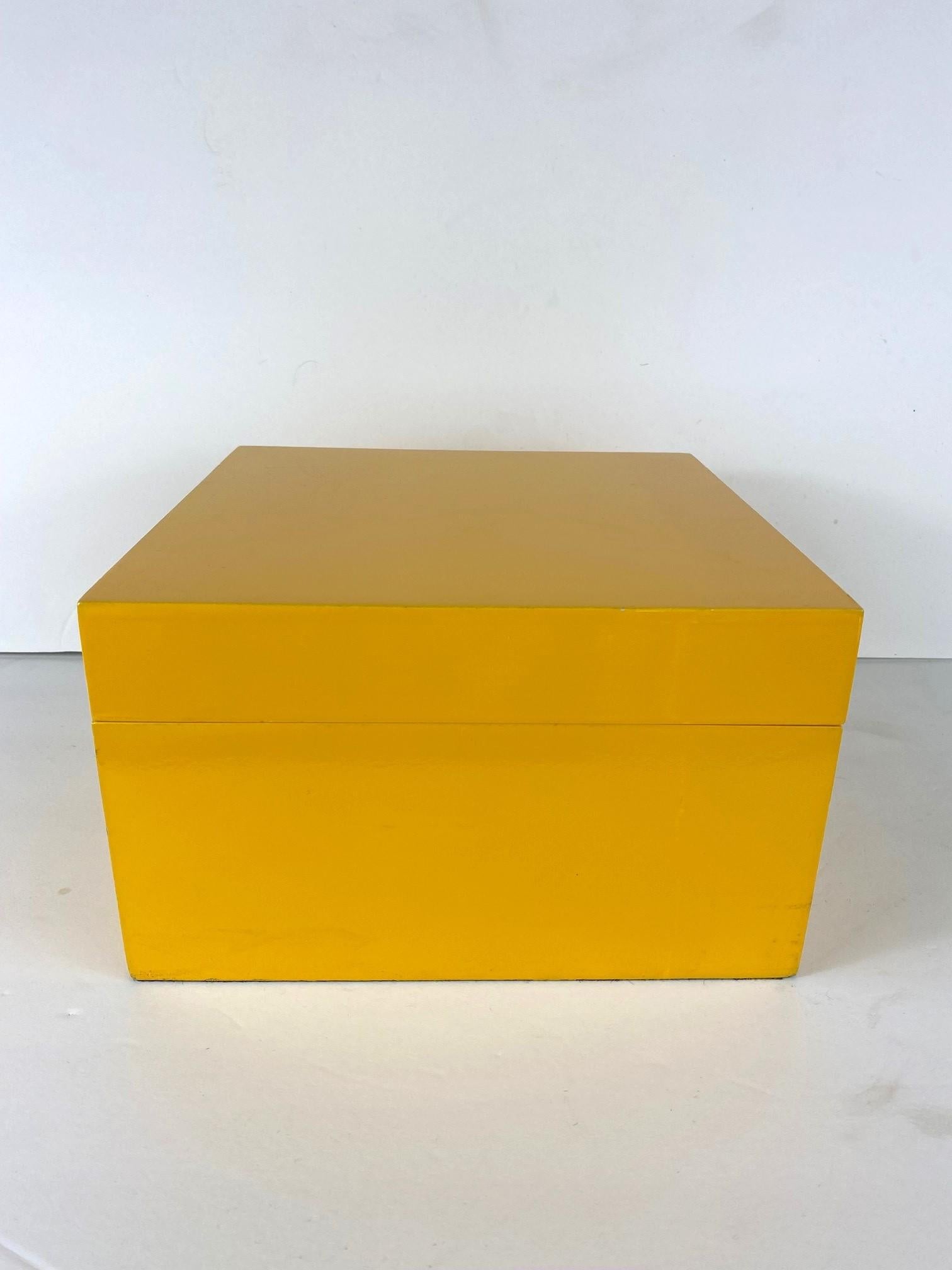 Laquar Amarillo  Nido de cajas Madera