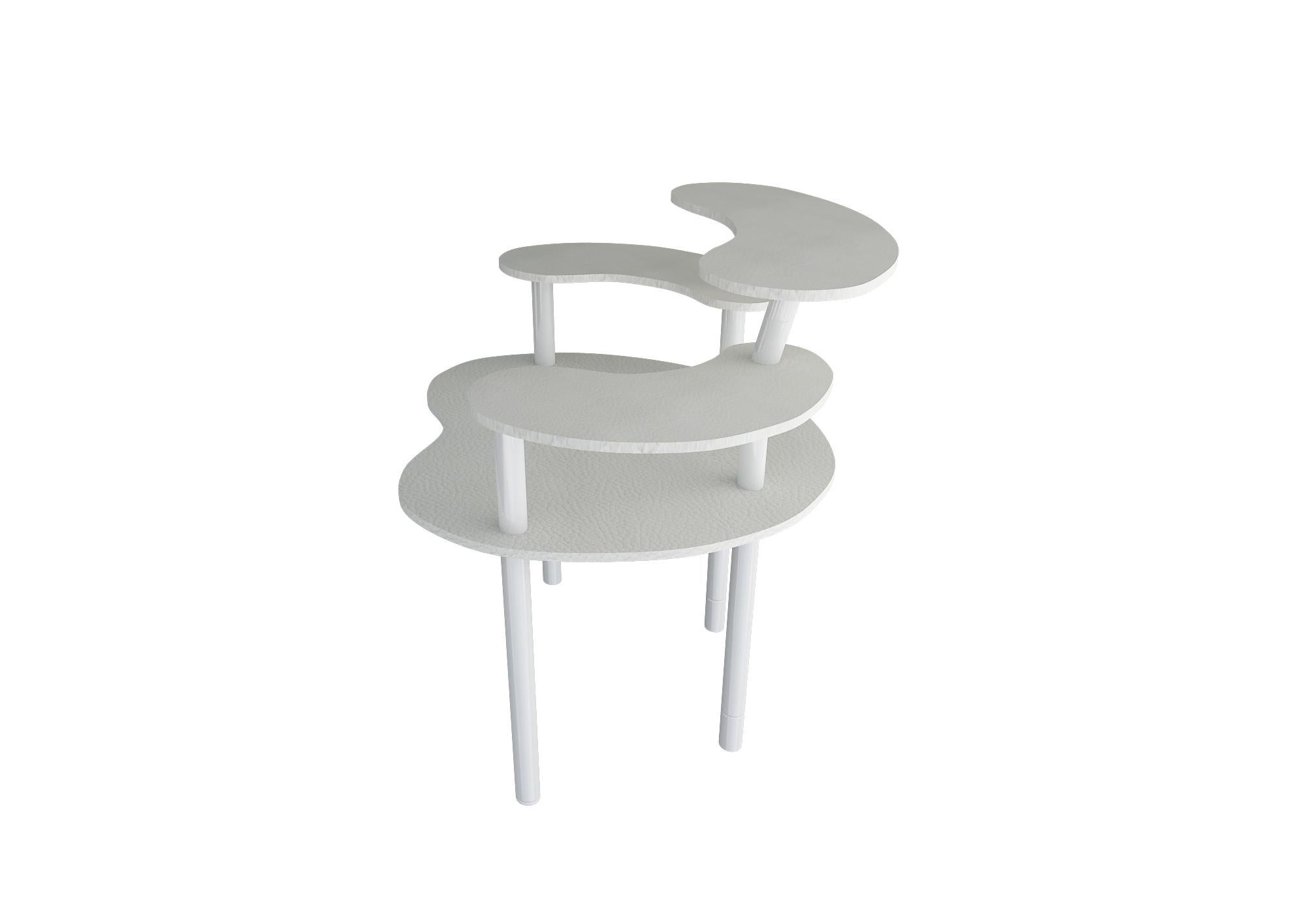Silla Alffie beige lacada de Melis Tatlicibasi Italiano en venta