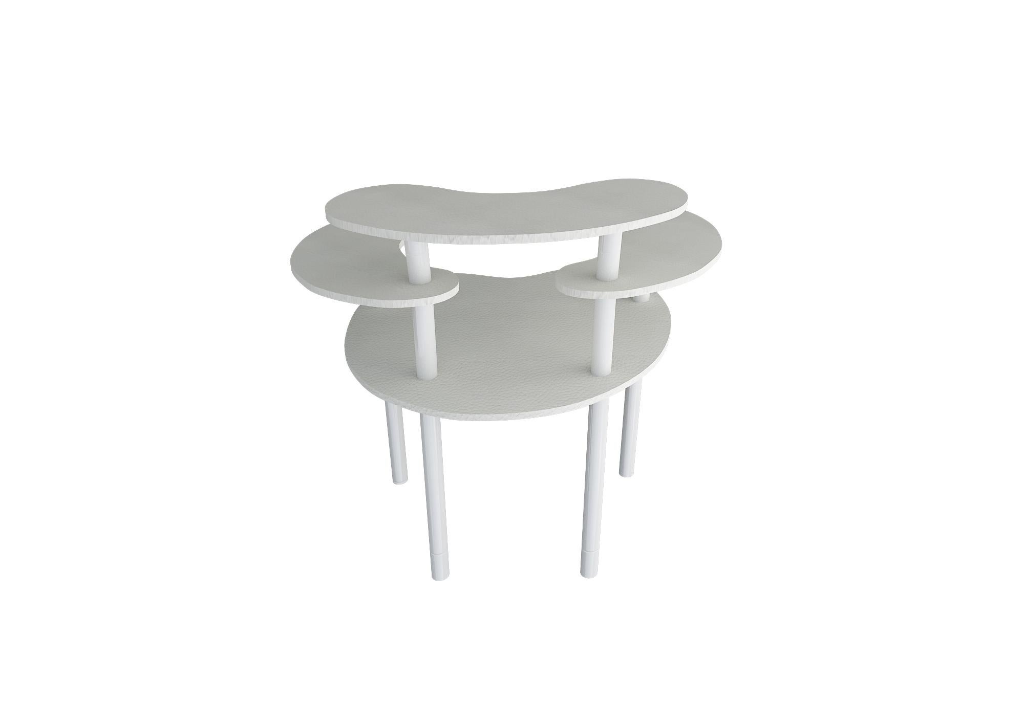 Silla Alffie beige lacada de Melis Tatlicibasi Siglo XXI y contemporáneo en venta