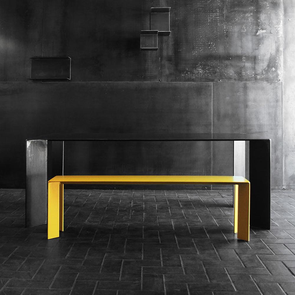 Bench Laqué yellow all in wrought Steel
with high quality lacquered paint.
Also available with all RAL colored paint
on request.