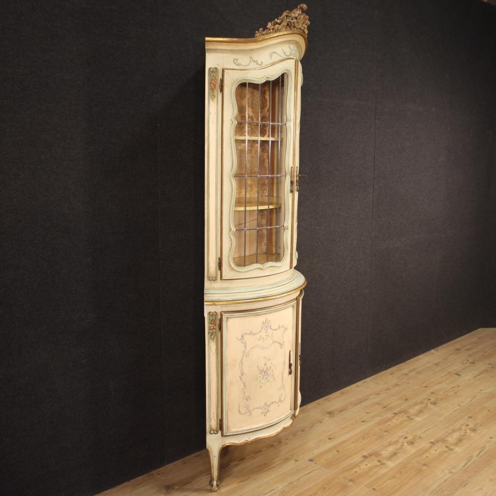 Laquered, Gilded and Painted Venetian Corner Cabinet, 20th Century For Sale 3