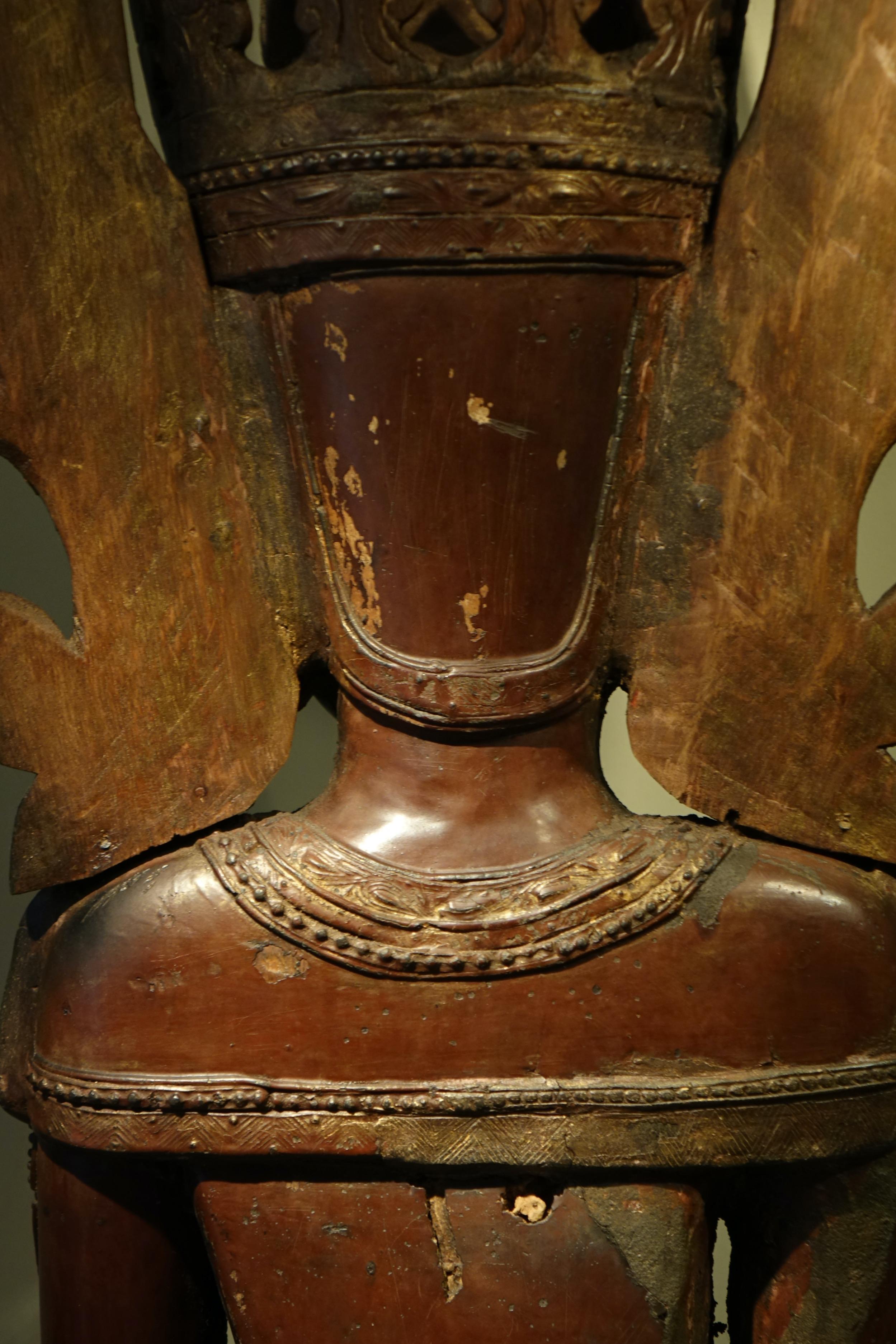 Bouddha en bois laqué, Shan États-Unis, Birmanie, en partie du 18e siècle en vente 2