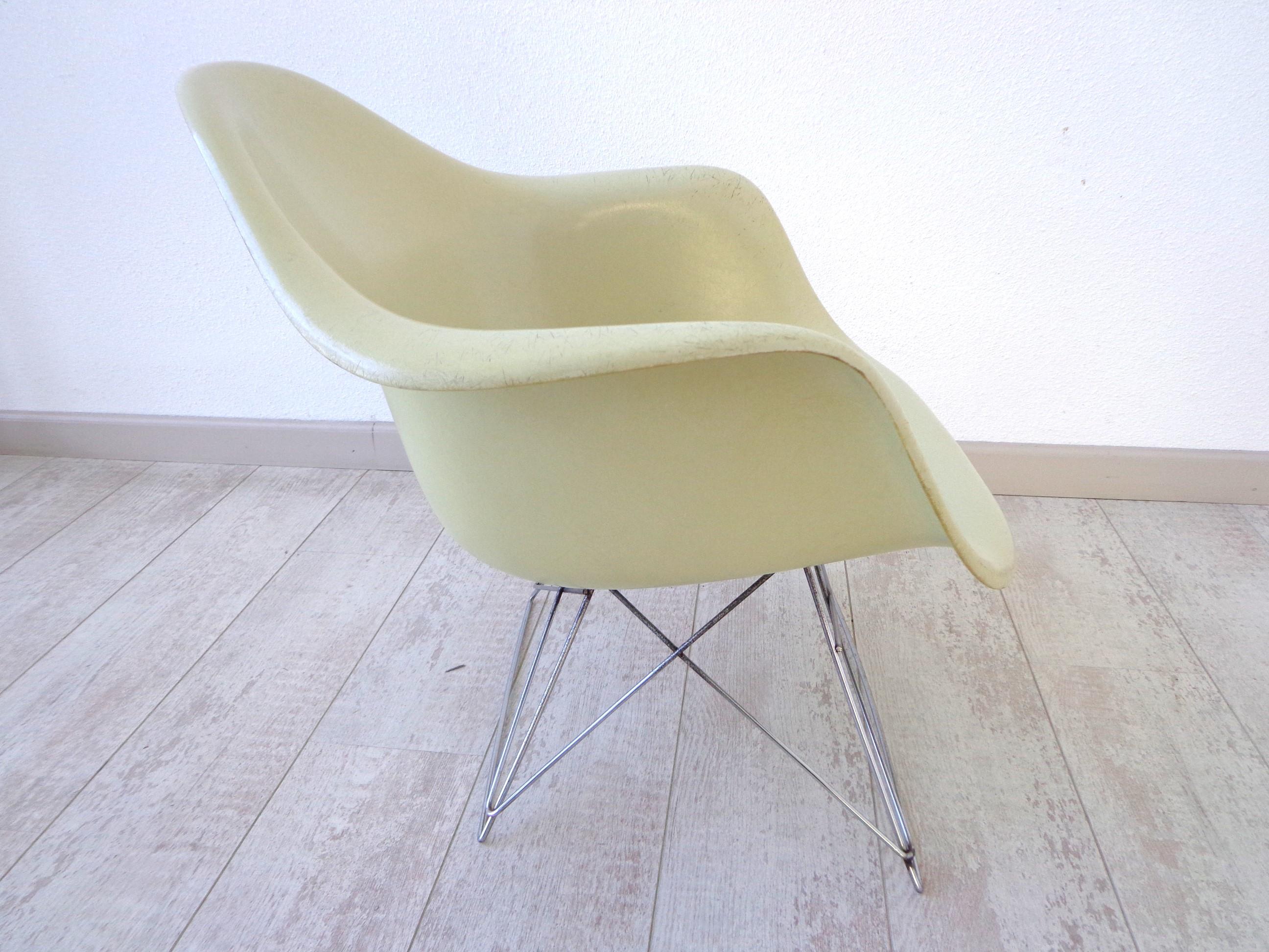 LAR Armchair by Charles & Ray Eames for Herman Miller 1960s For Sale 2