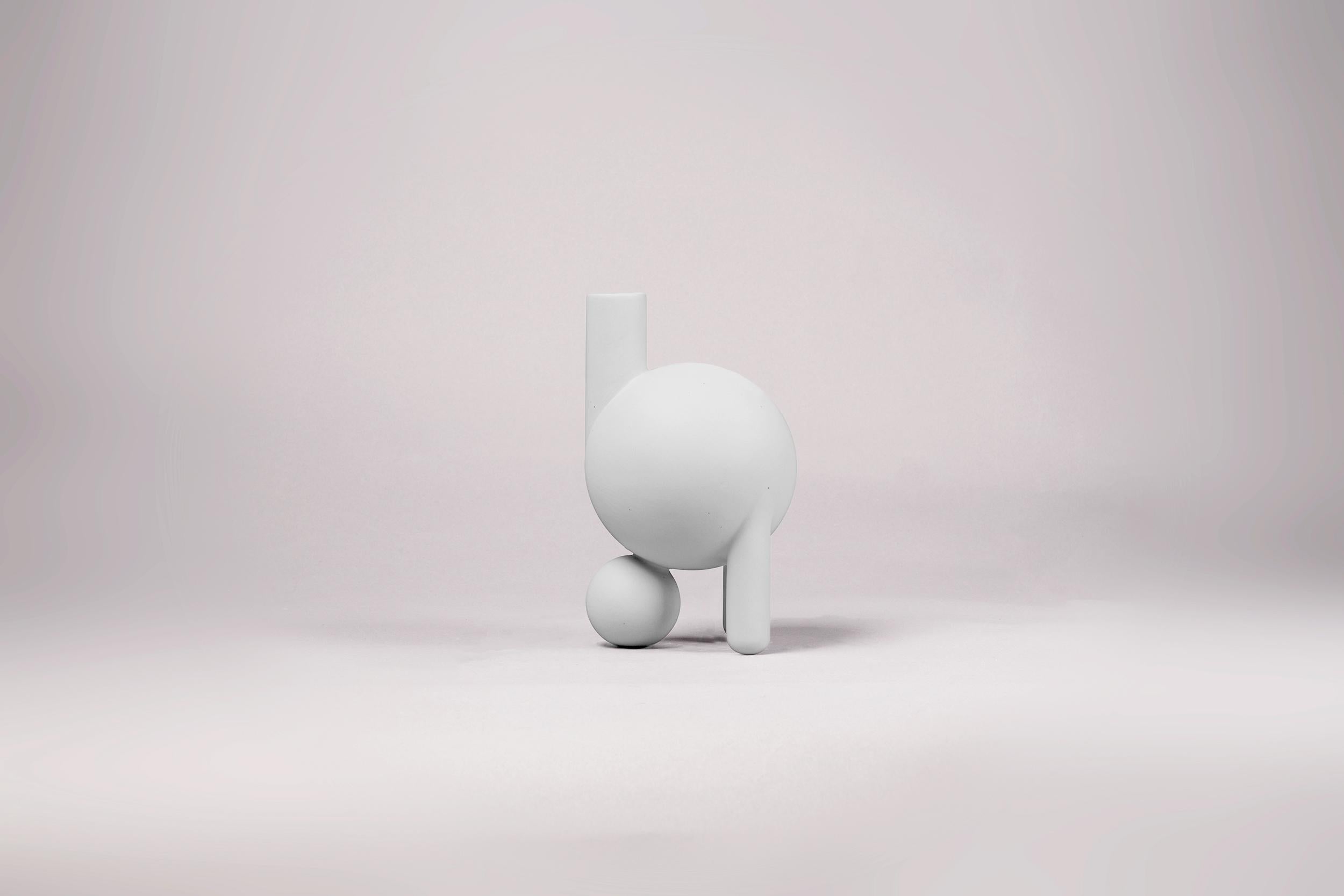 Moderne Vase « Baby Chicken » Lara Bohinc, porcelaine, sculptural, couleur blanche, en stock en vente