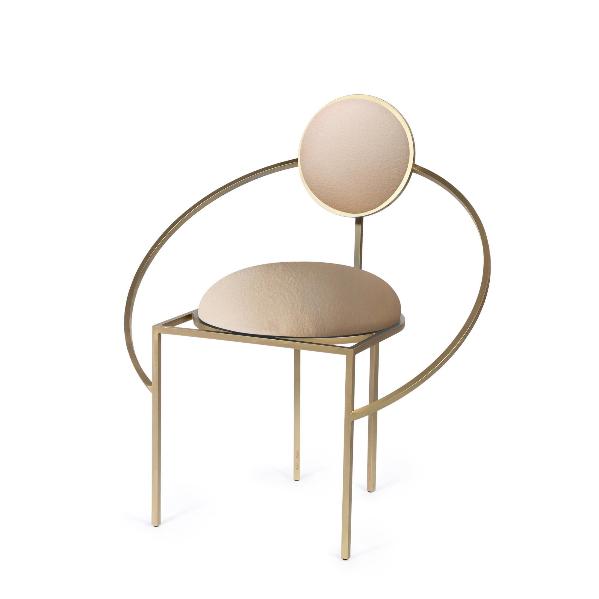 This is the first time that Bohinc explores a design favourite; the chair.

In the collection, Lara Bohinc develops her stellar themes, finding inspiration in planetary and lunar orbits, whose gravitationally curved trajectories drive the lines and