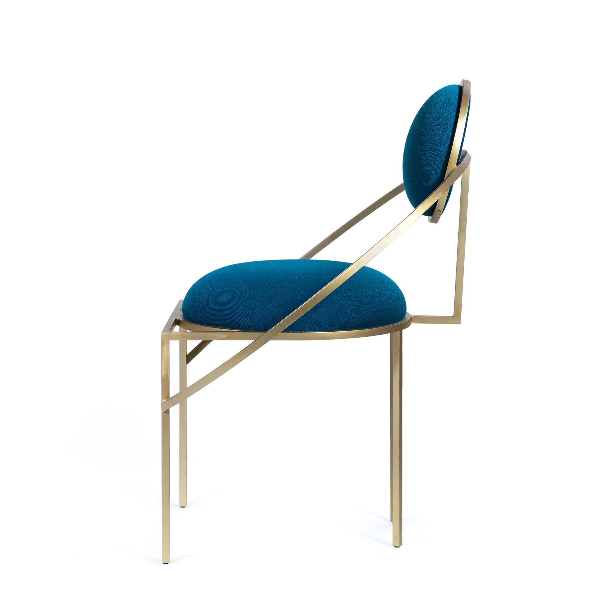 Lara Bohinc, Orbit-Stuhl, gebürstetes Messing und blauer Wollstoff (Moderne) im Angebot