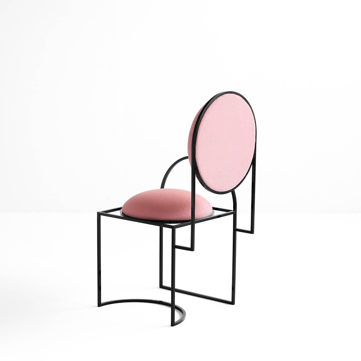 Ferronnerie Chaise Solaire en Laine Rose et Cadre en Acier Noir, par Lara Bohinc en vente