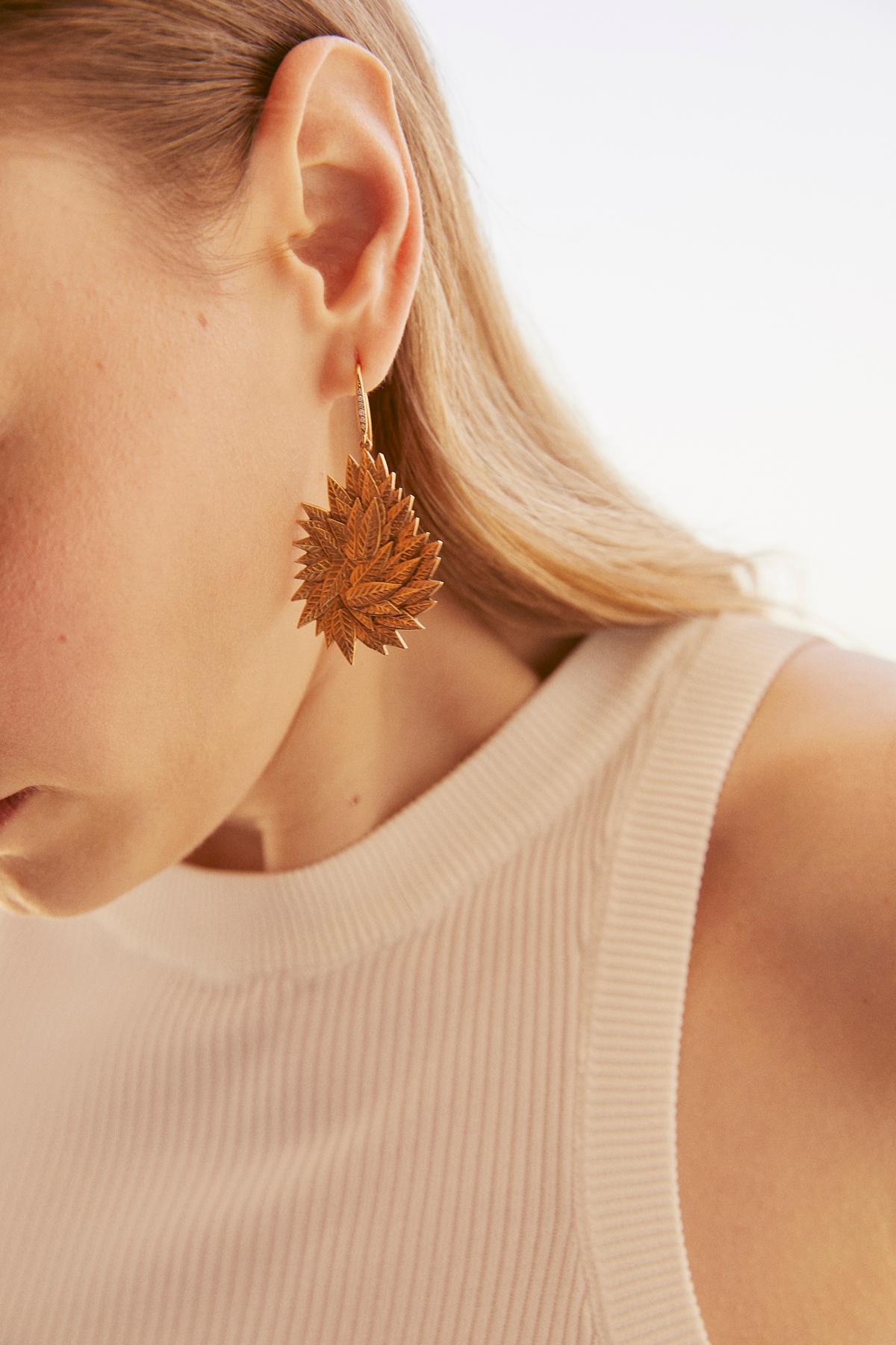 Donna Orecchini d'oro LARA in vendita