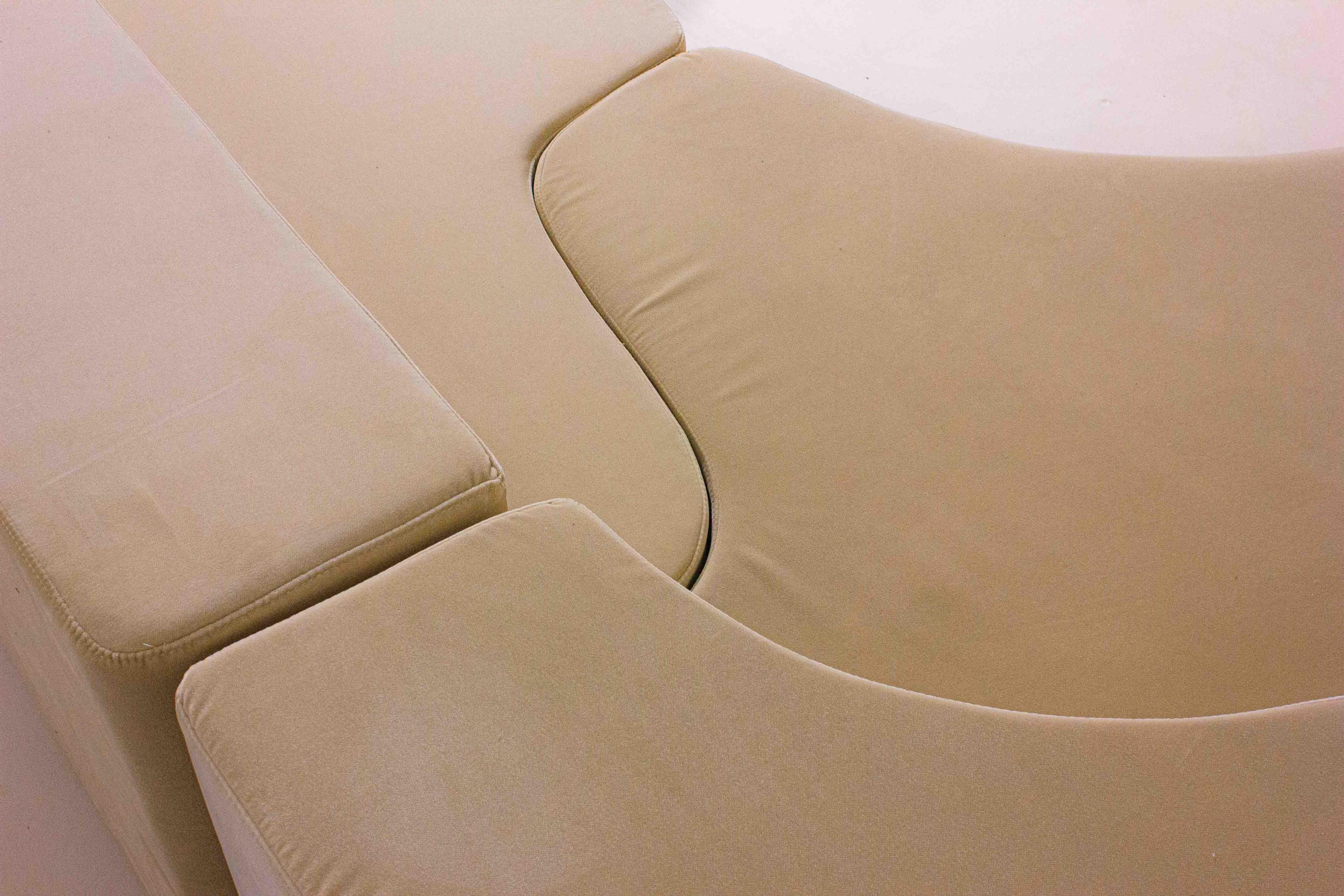 'Lara' sofa by Roberto Pamio for Stilwood in beige velvet, Italy 1958 For Sale 3