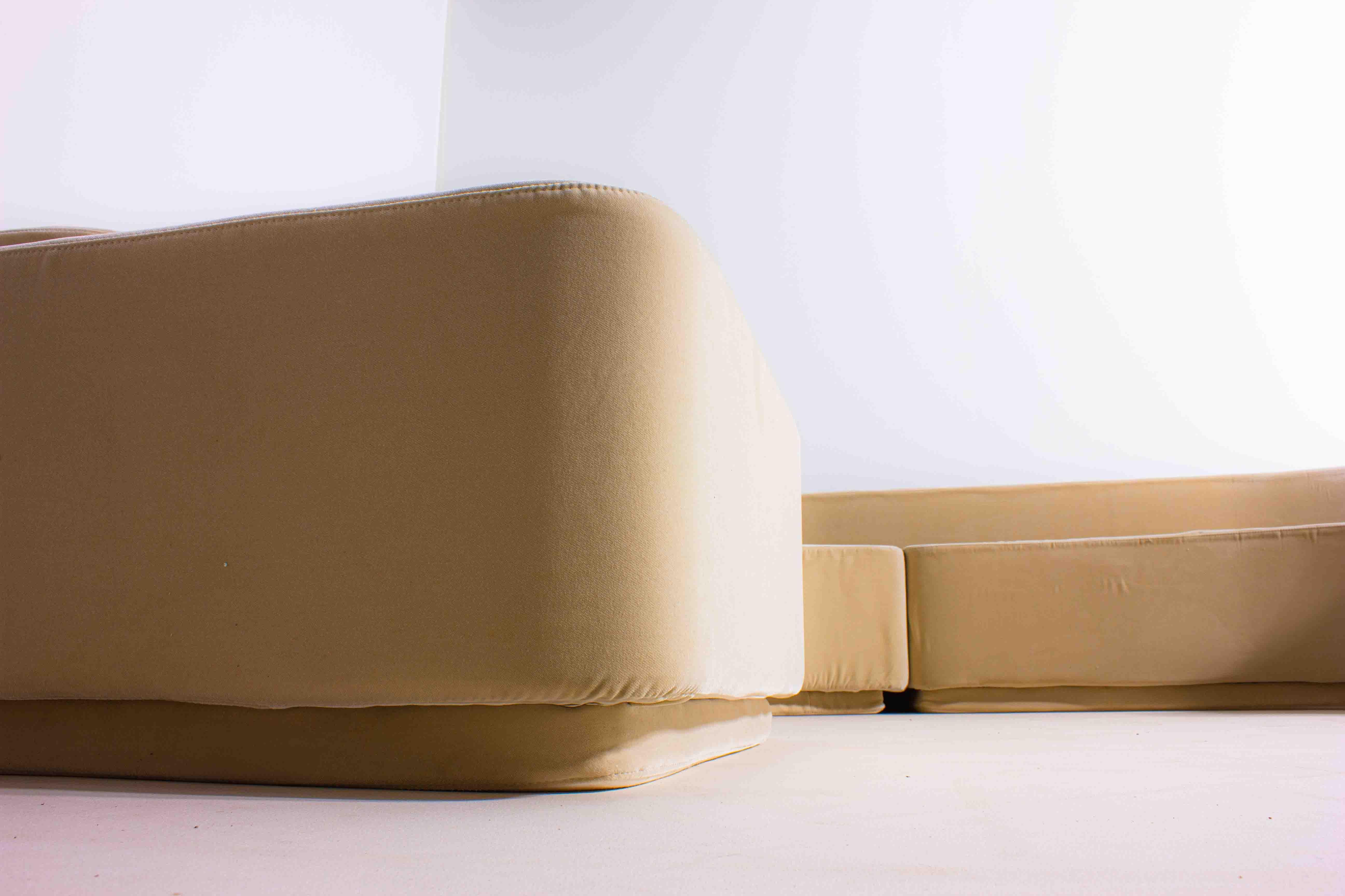 'Lara' sofa by Roberto Pamio for Stilwood in beige velvet, Italy 1958 For Sale 4