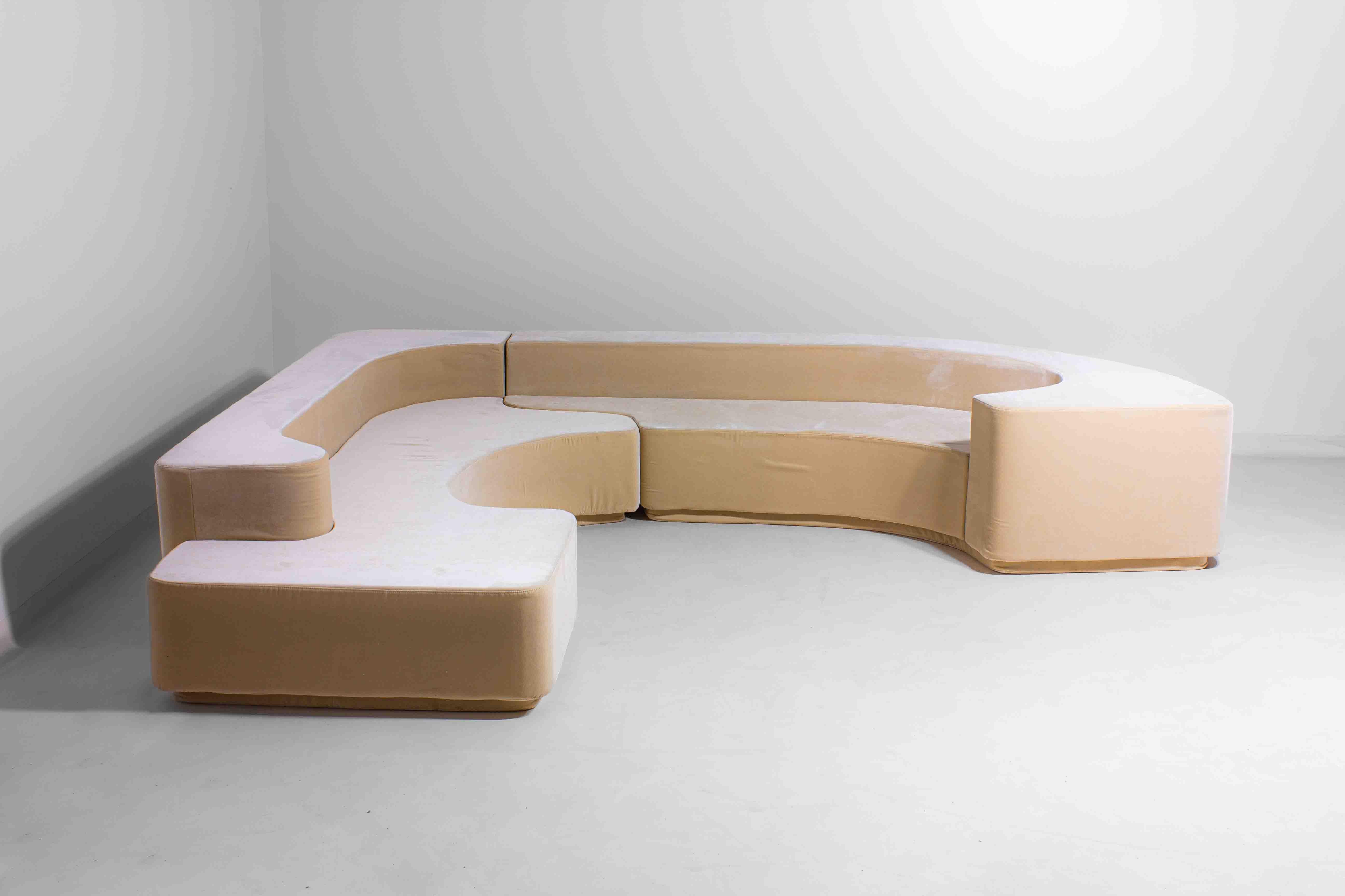 Italian 'Lara' sofa by Roberto Pamio for Stilwood in beige velvet, Italy 1958 For Sale