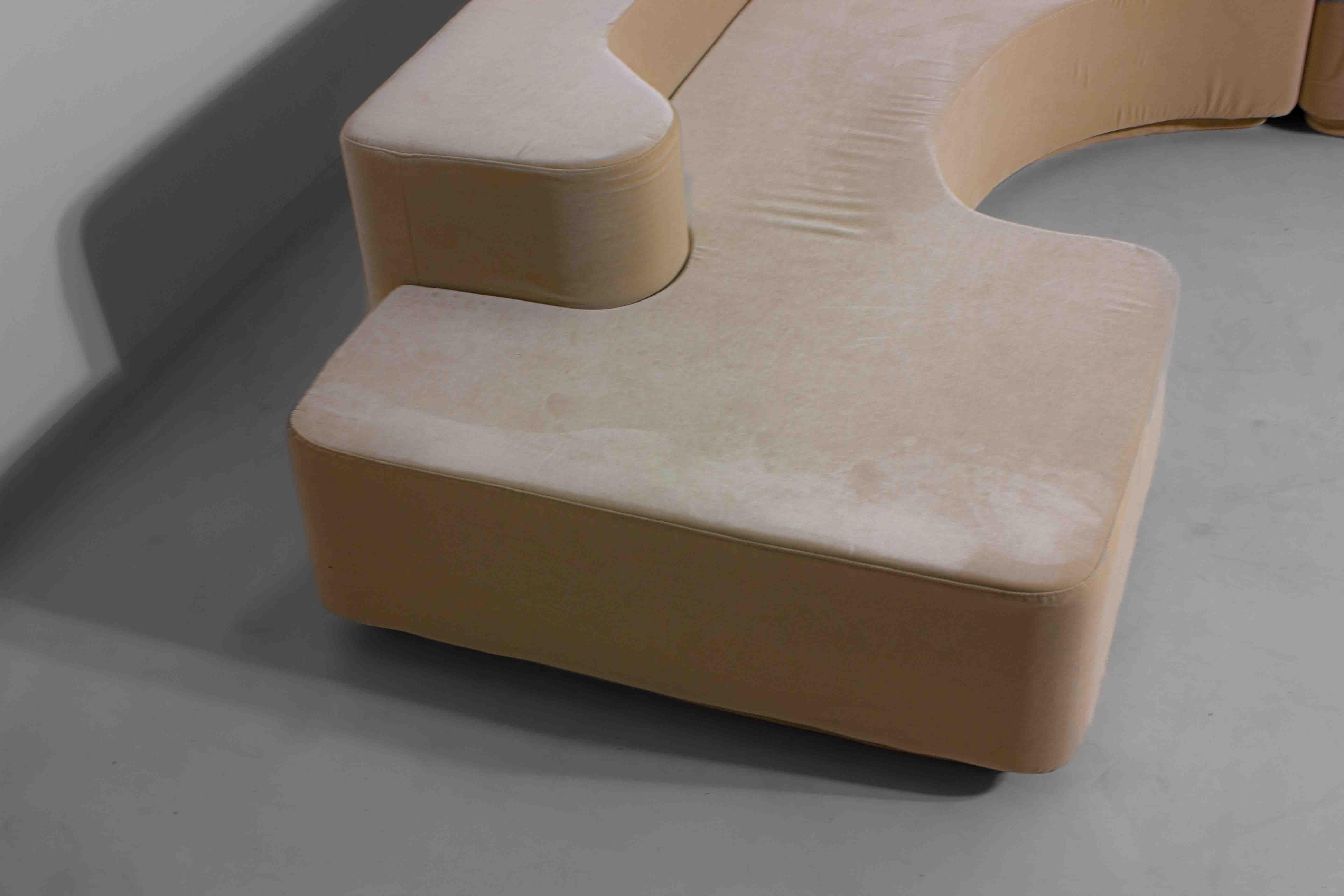 'Lara' sofa by Roberto Pamio for Stilwood in beige velvet, Italy 1958 In Good Condition For Sale In Antwerpen, VAN
