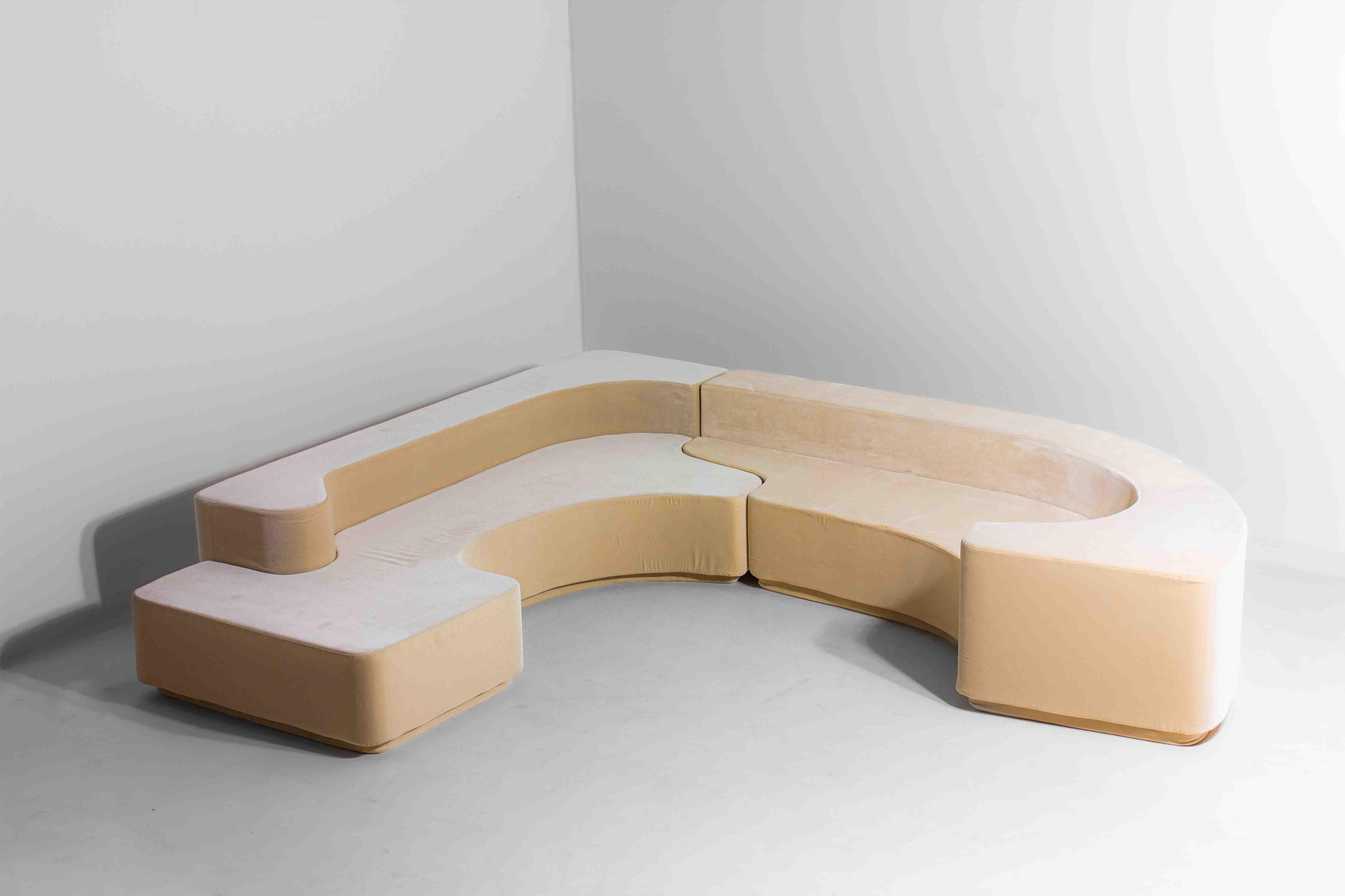 Mid-20th Century 'Lara' sofa by Roberto Pamio for Stilwood in beige velvet, Italy 1958 For Sale