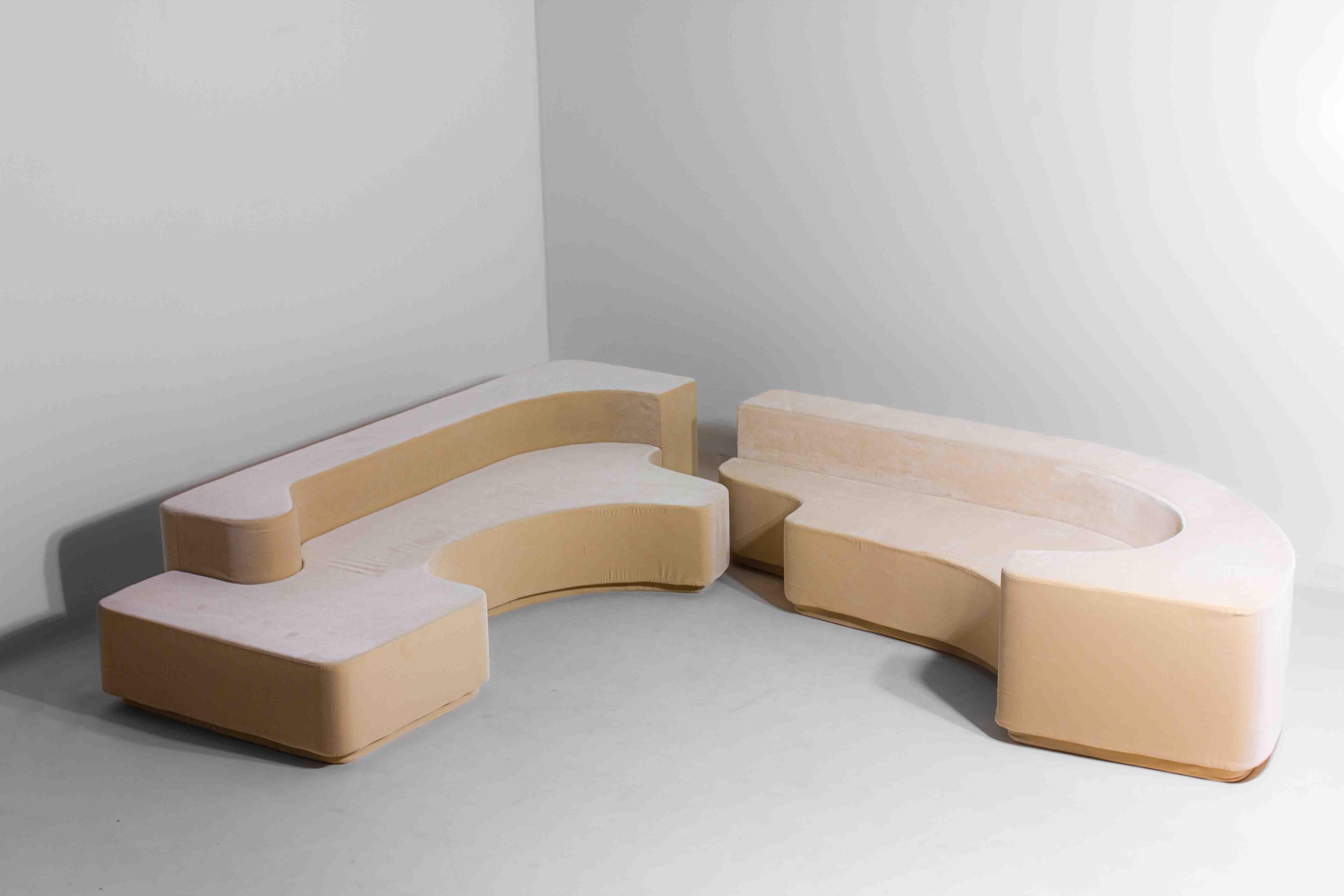 Velvet 'Lara' sofa by Roberto Pamio for Stilwood in beige velvet, Italy 1958 For Sale