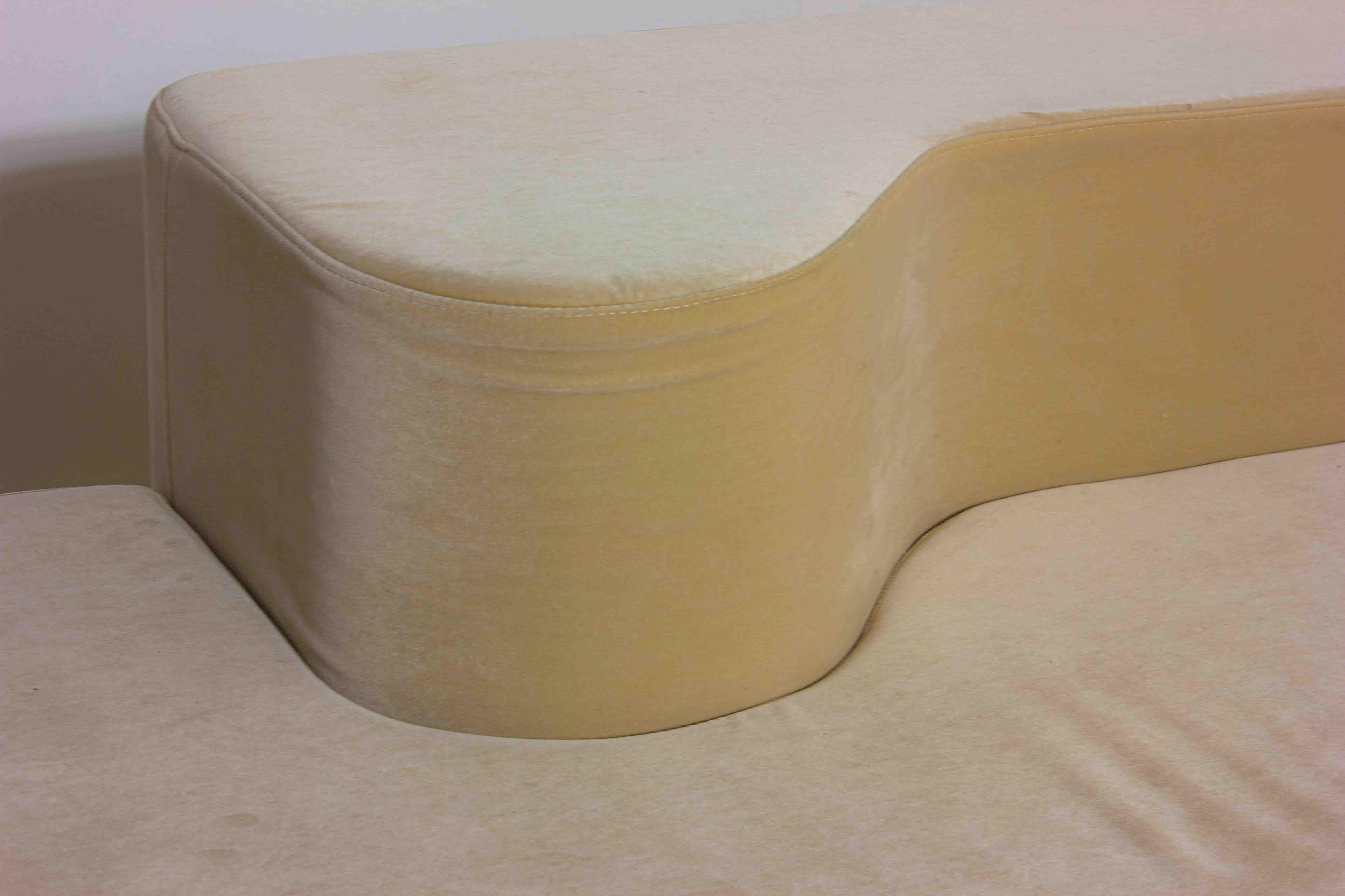 'Lara' sofa by Roberto Pamio for Stilwood in beige velvet, Italy 1958 For Sale 2