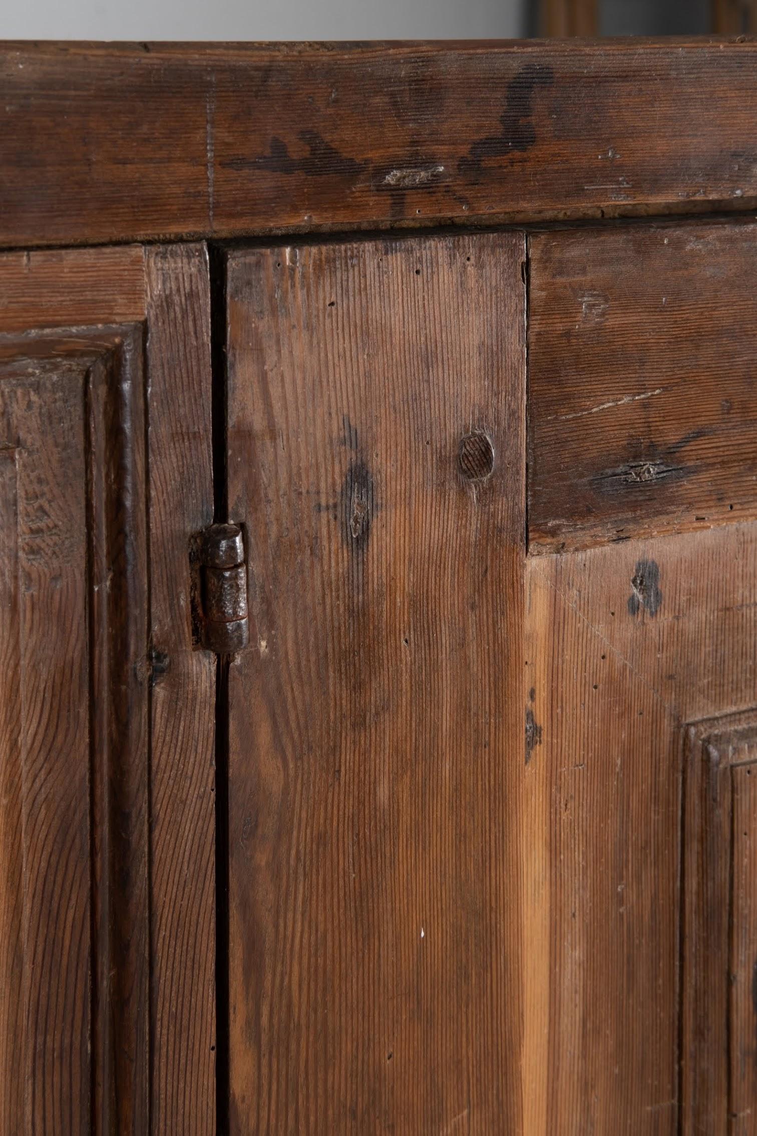 Larch Cupboard, Italy, circa 1600 For Sale 1