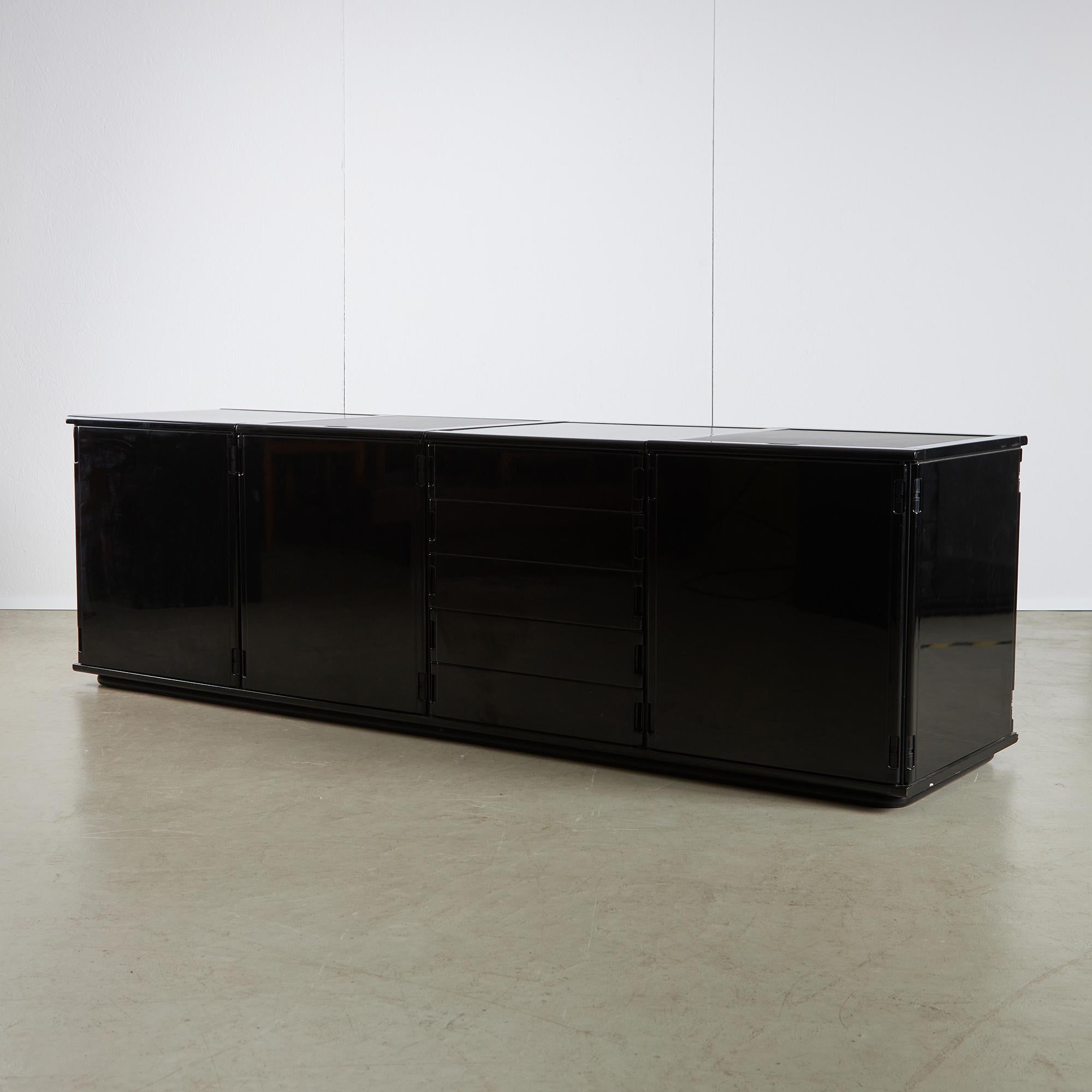The Molteni sideboard from the rare Gianfranco Frattini Larco Series showcases a combination of black lacquer and high gloss acrylic surfaces, which are complemented by matte black panels on the top surface. This modular casegood series consists of