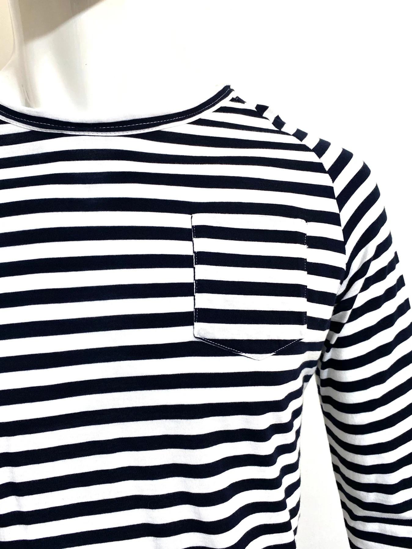 Lardini Cotton Top

Striped in blue and white with grey contrasting feature hem and cuffs. Chest pocket. Long sleeves and round neck.

Additional information:
Composition - 100% Cotton 
Size – XS
Condition – Very Good