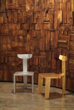 Sedia Laredo in foglia d'oro, Design contemporaneo a 3 gambe con falegnameria tradizionale