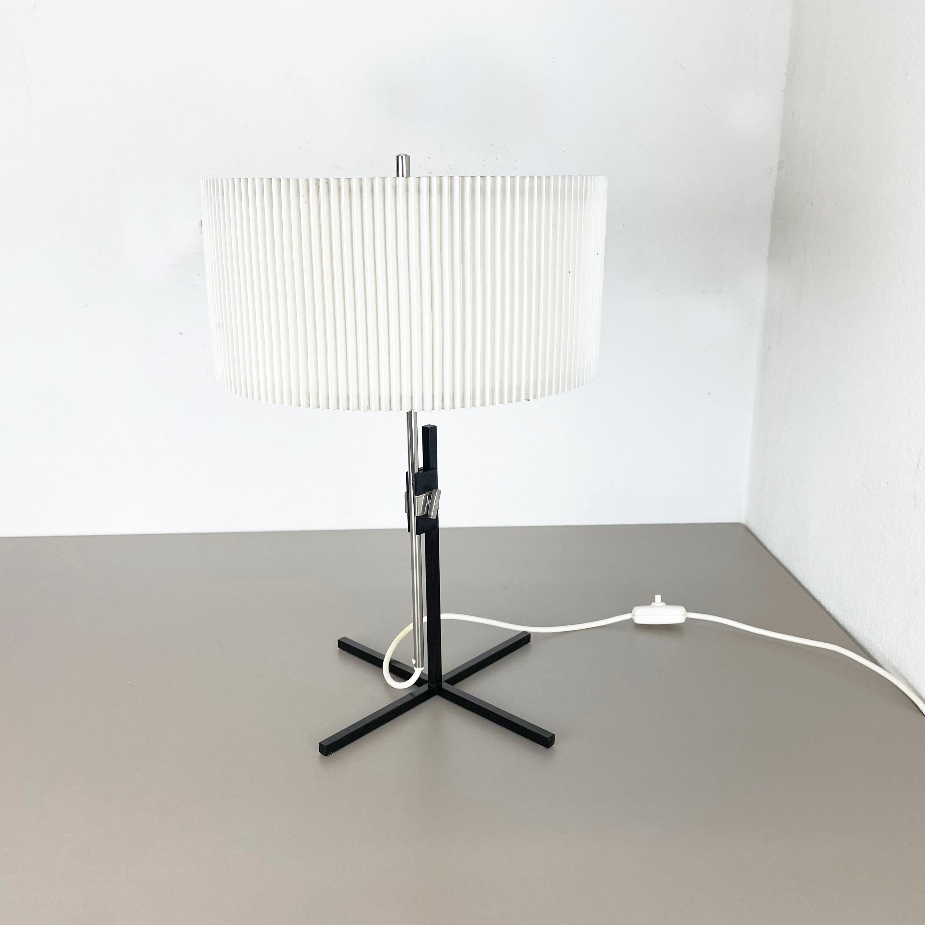 Article:

Table light


Producer:

Kaiser Leuchten, Germany


Origin:

Germany



Age:

1960s






This 1960s table light was made by Kaiser Leuchten in Germany. The light base is made of solid metal in black lacquer and