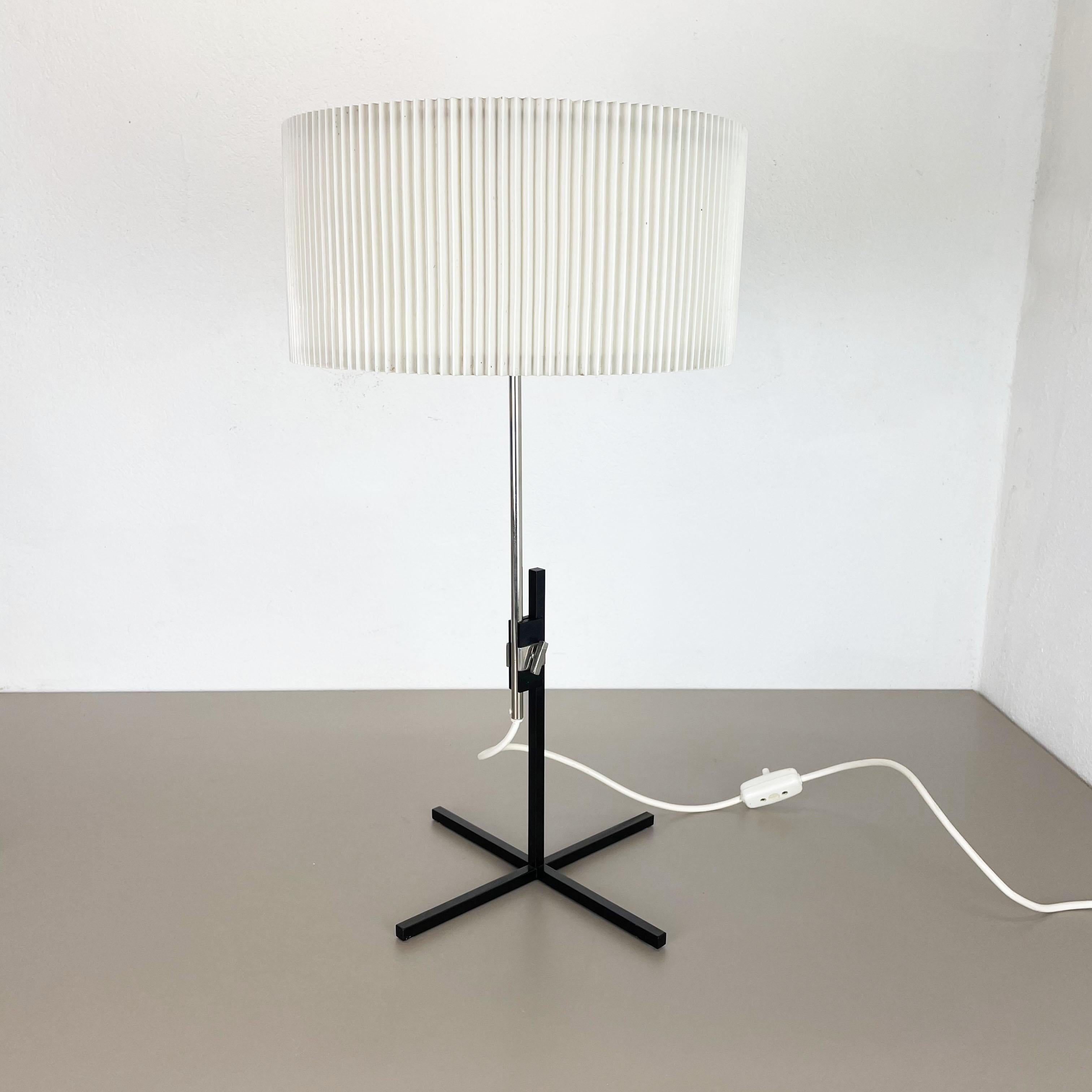 Bauhaus Lampe de bureau cubique moderniste Spoutnik de Larege, lumières Kaiser Leuchten, Allemagne, années 1960 en vente