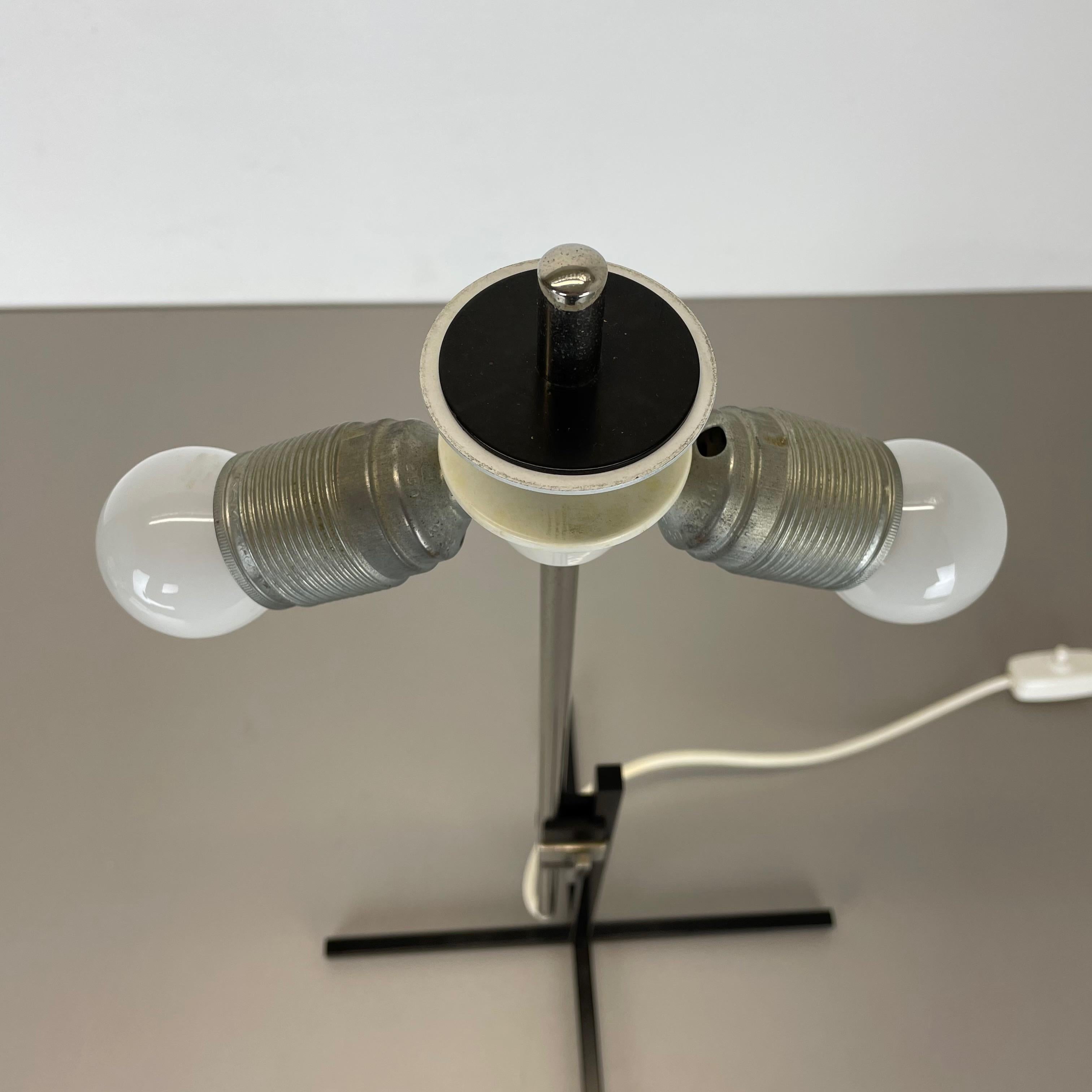 Métal Lampe de bureau cubique moderniste Spoutnik de Larege, lumières Kaiser Leuchten, Allemagne, années 1960 en vente