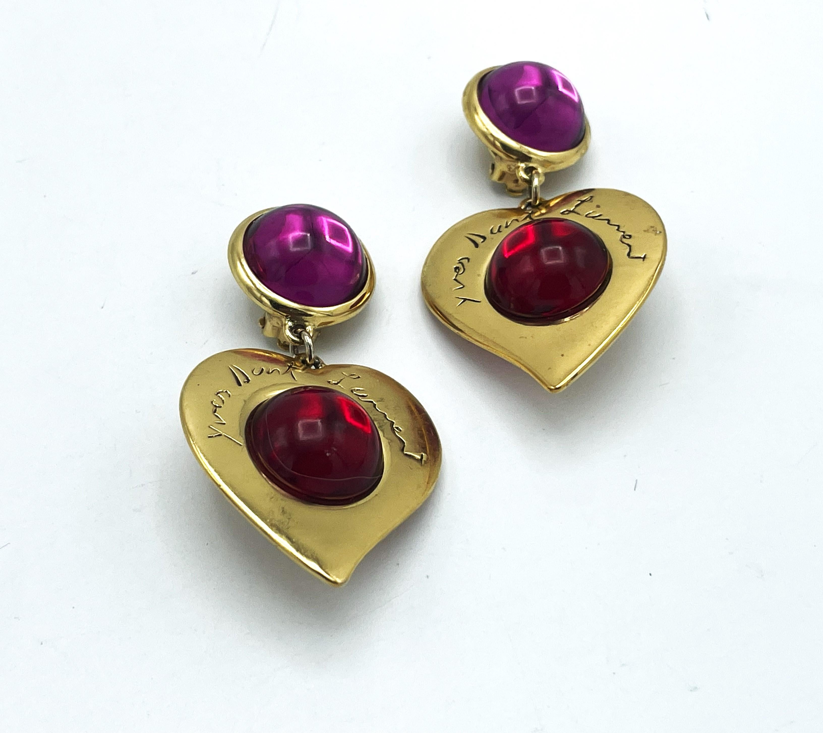 Larg gilt colored clip-on earring, red and pink, Yves St. Laurent, Paris 1980's  In Excellent Condition For Sale In Stuttgart, DE