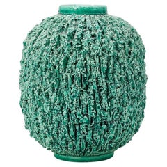 Vase chamotte Art déco vert Larg "Hedgehog" de Gunnar Nylund. Rorstrand, années 1930