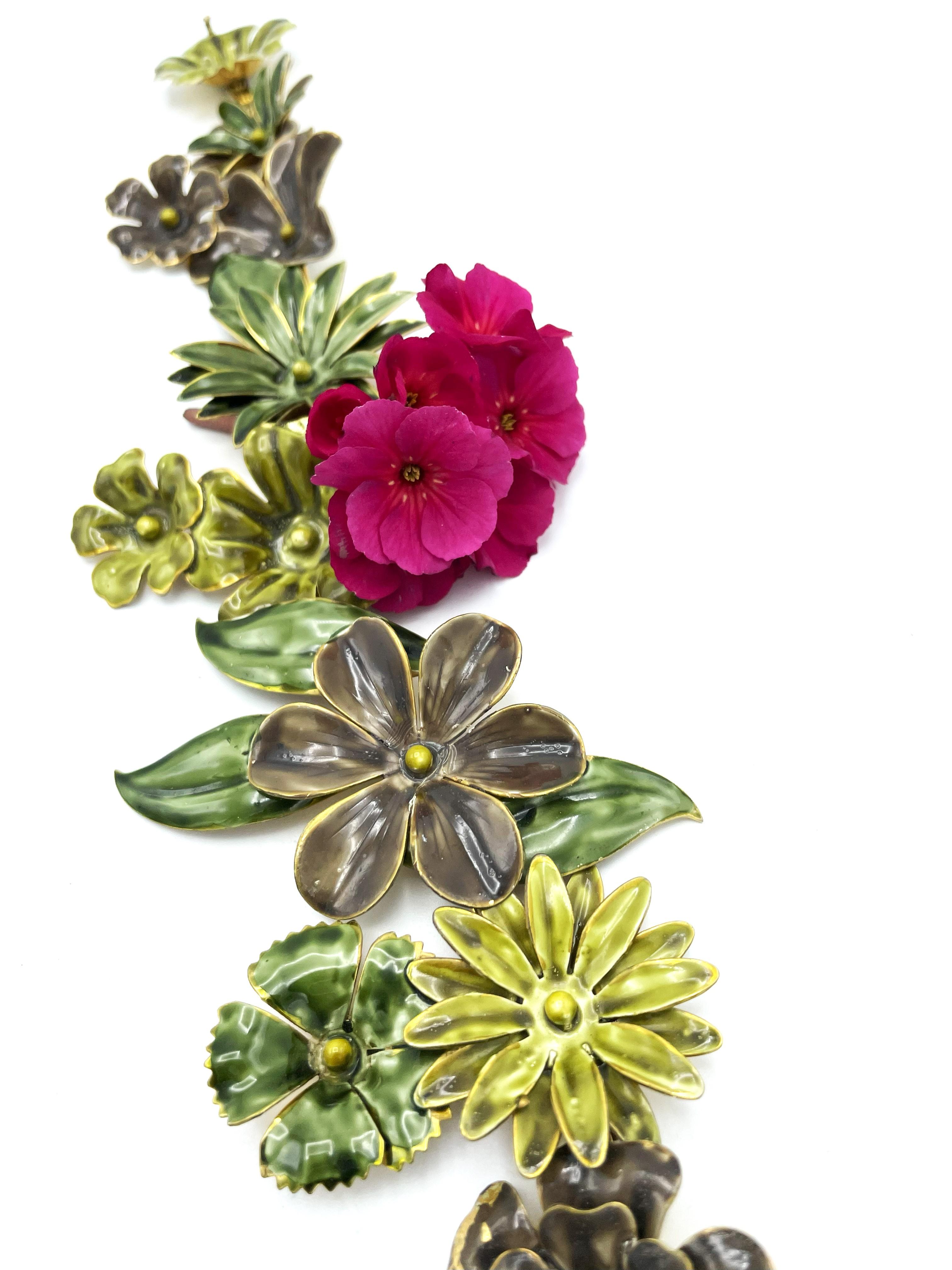 Collier et boucles d'oreilles Larg à motifs floraux en métal émaillé à la main par SANDOR, années 1950, États-Unis en vente 1