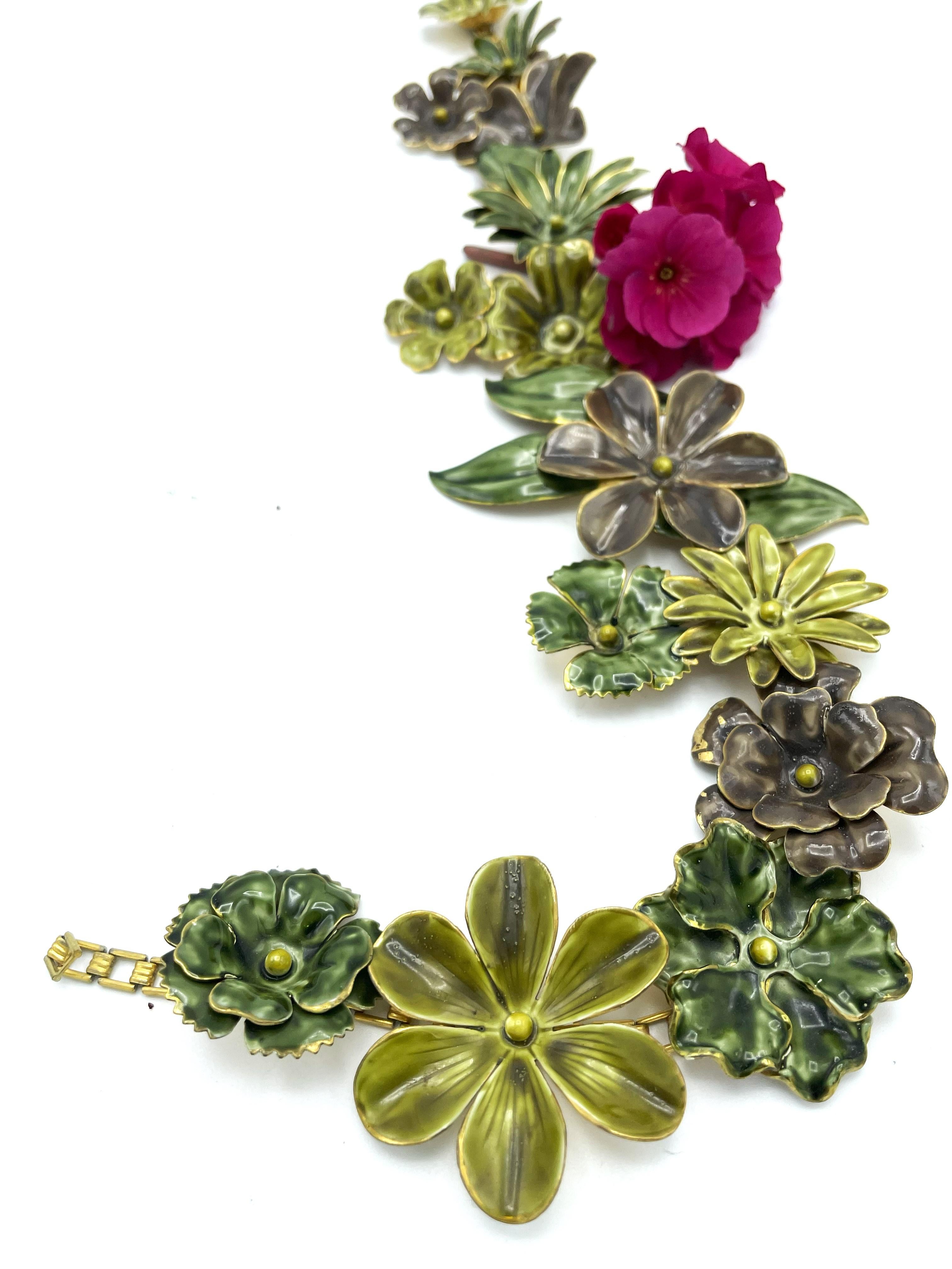 Larg hand enamelled metal floral motif necklace and earclips by SANDOR 1950's US For Sale 2