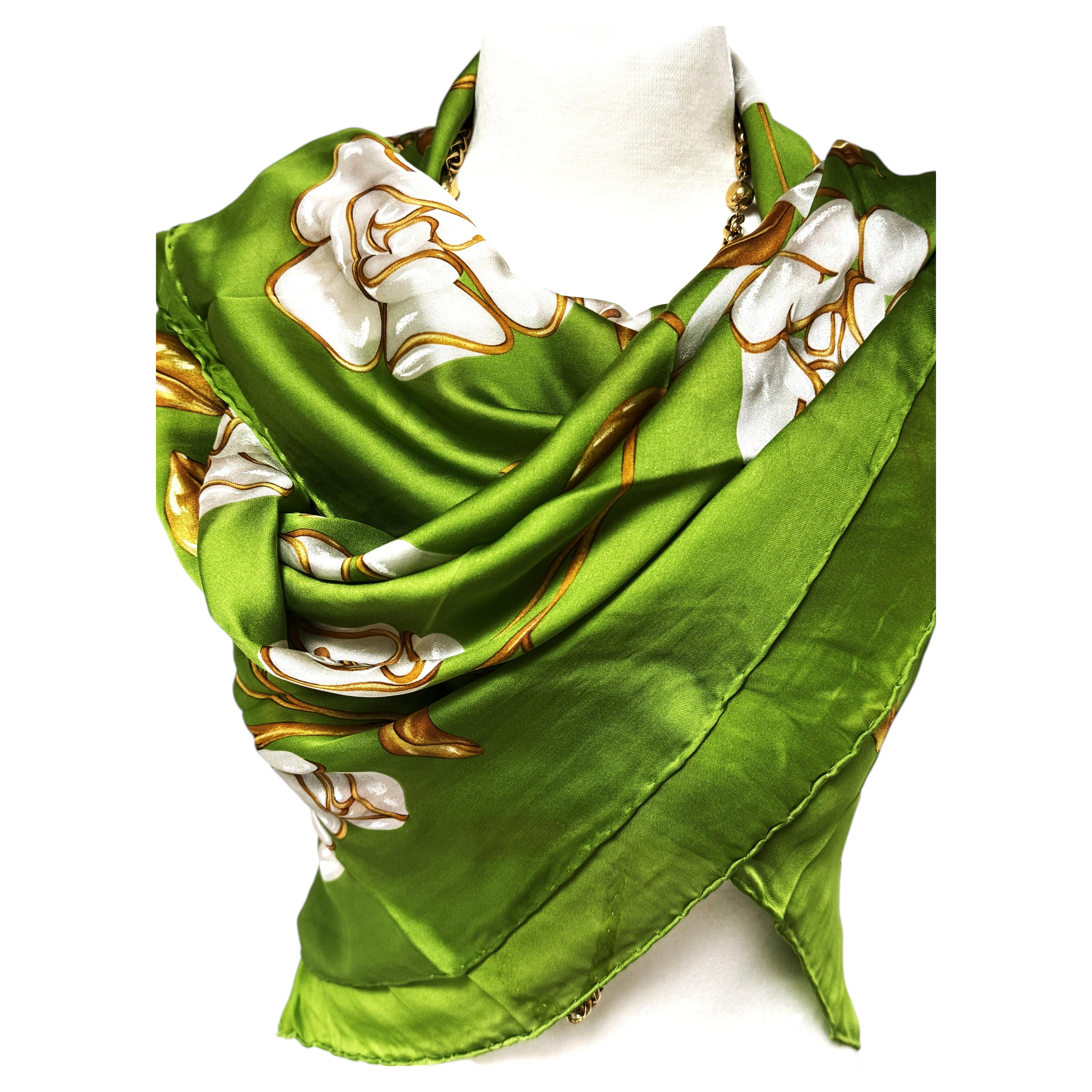 Karl Lagerfeld for Chanel Sciarpa di seta grande Greene & Greene con accenti d'oro 130 cm