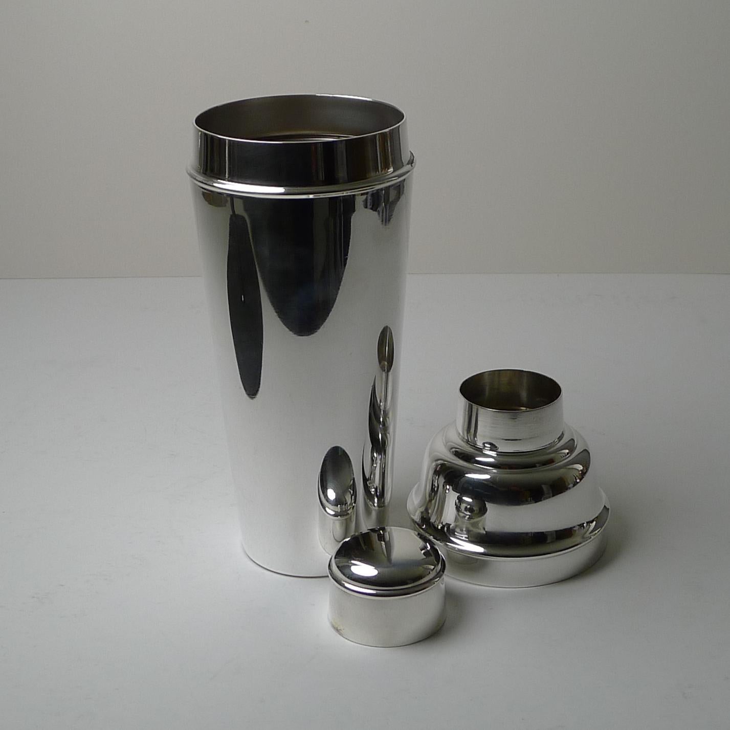 Large 1 1/2 Pint Art Deco Cocktail Shaker by Mappin & Webb For Sale 4