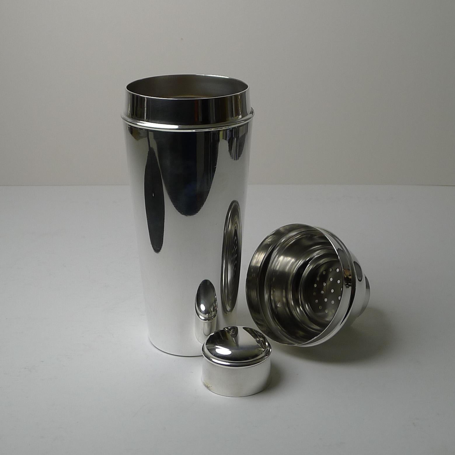 Large 1 1/2 Pint Art Deco Cocktail Shaker by Mappin & Webb For Sale 2