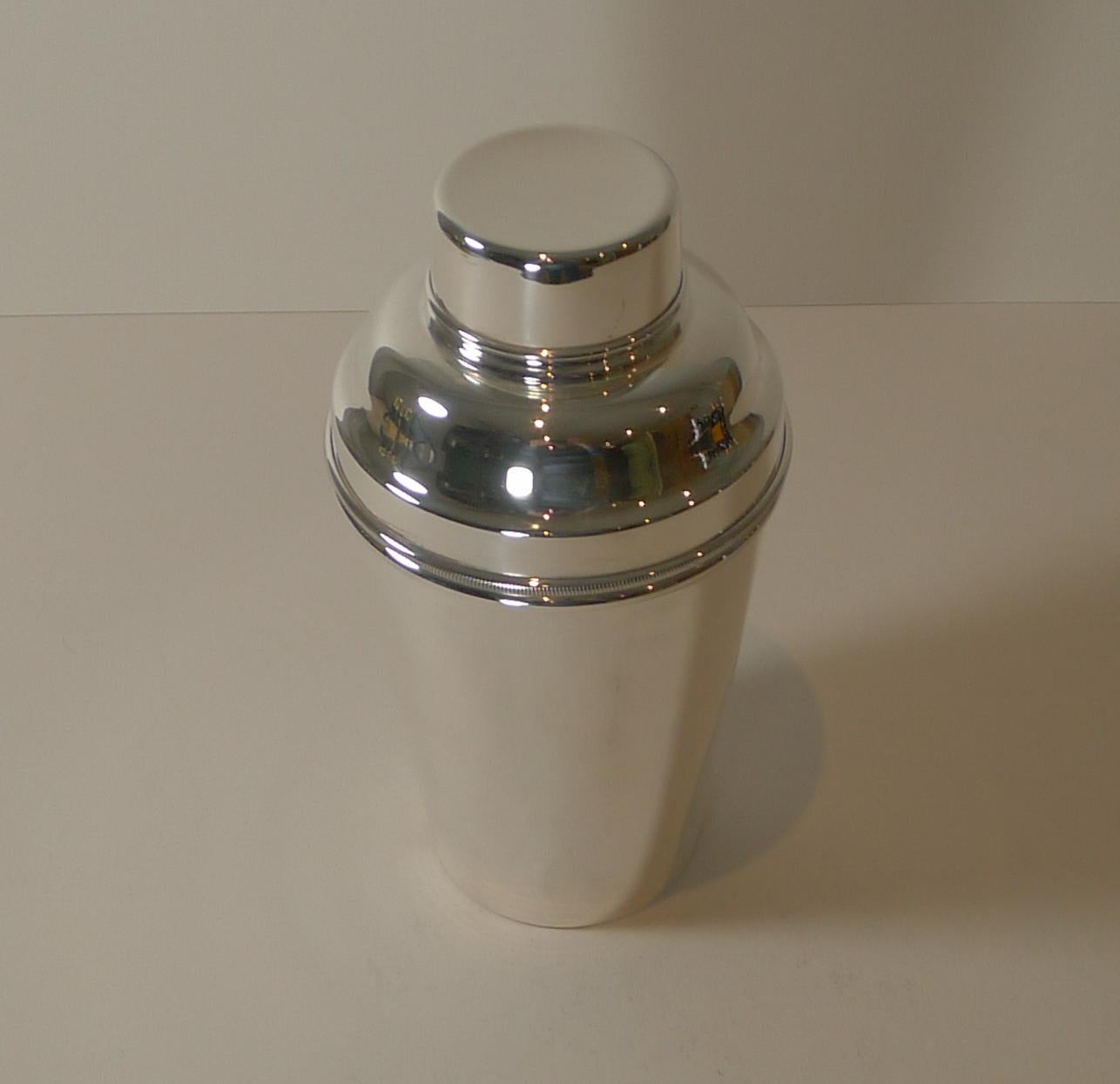 A striking large English Art Deco cocktail shaker, lovely heavy quality. 

Made from silver plate, it has just returned from our silversmith's workshop where it has been professionally cleaned and polished, restoring it to it's former glory;
