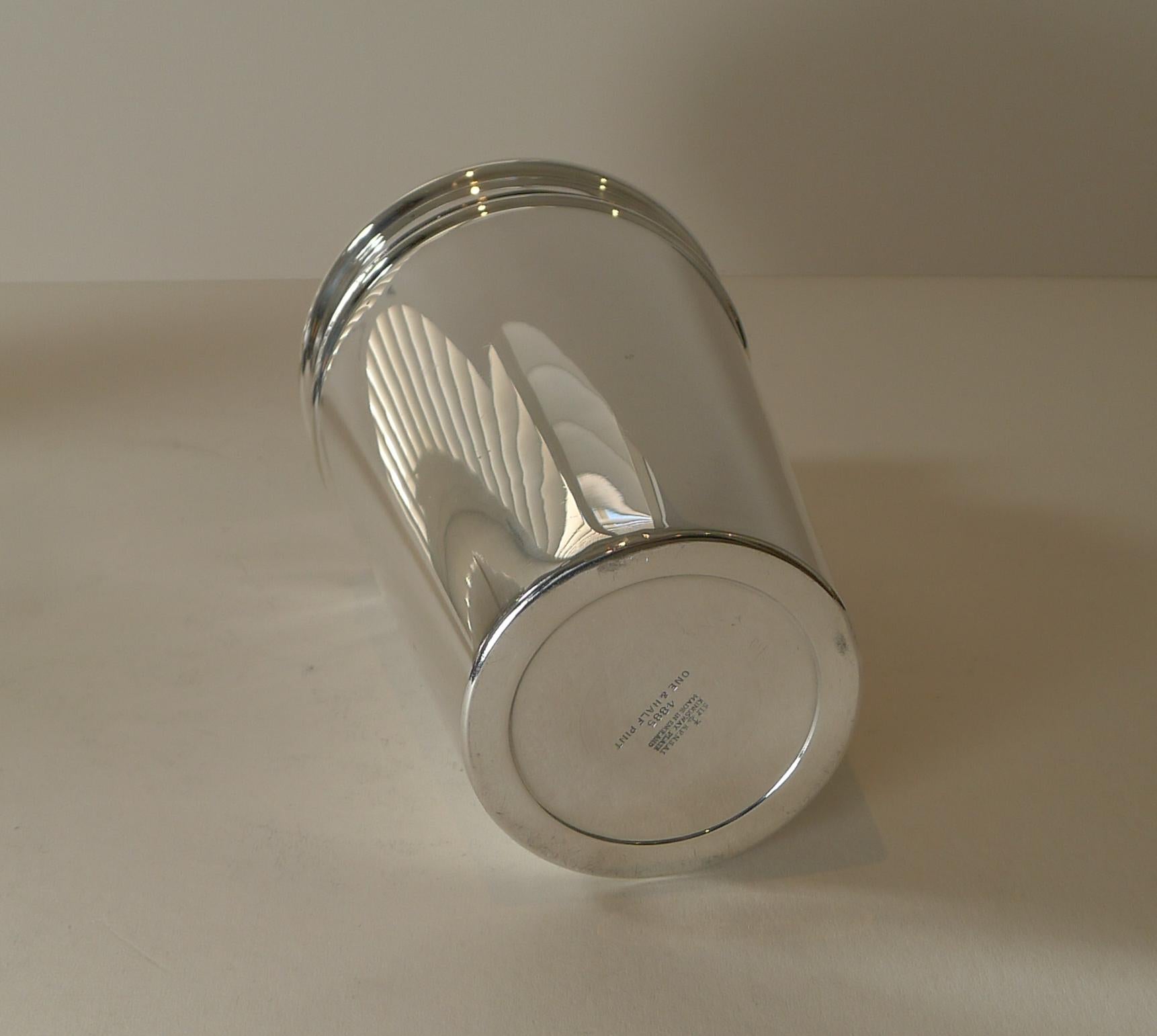 Large 1 1/2 Pint Silver Plated Cocktail Shaker by Suckling Ltd. c.1930 In Good Condition In Bath, GB