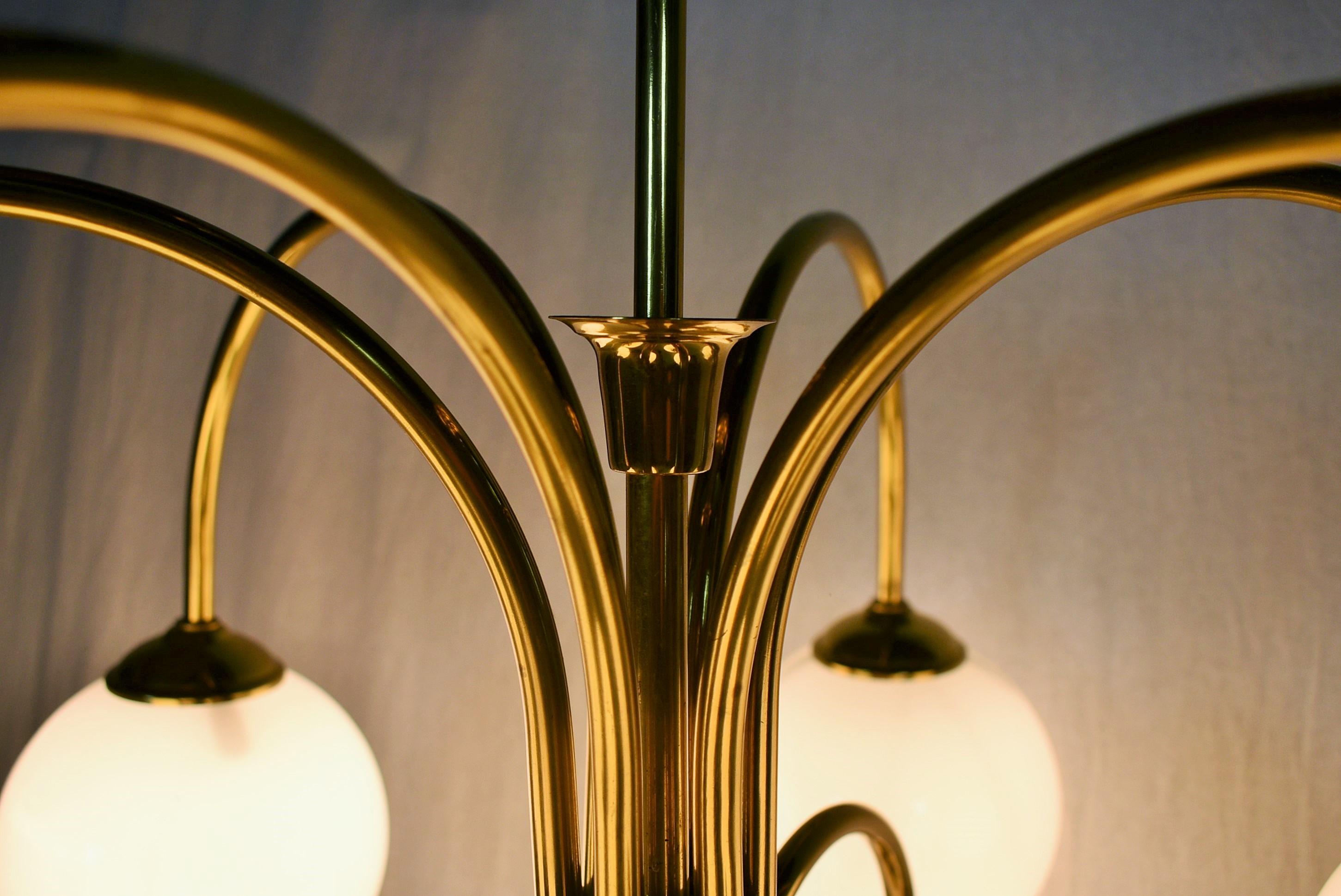 Big 10 flaming chandelier in a very good condition.
Made in Czechoslovakia by Kamenicky Senov in 1970s
10 x 40W, E14.