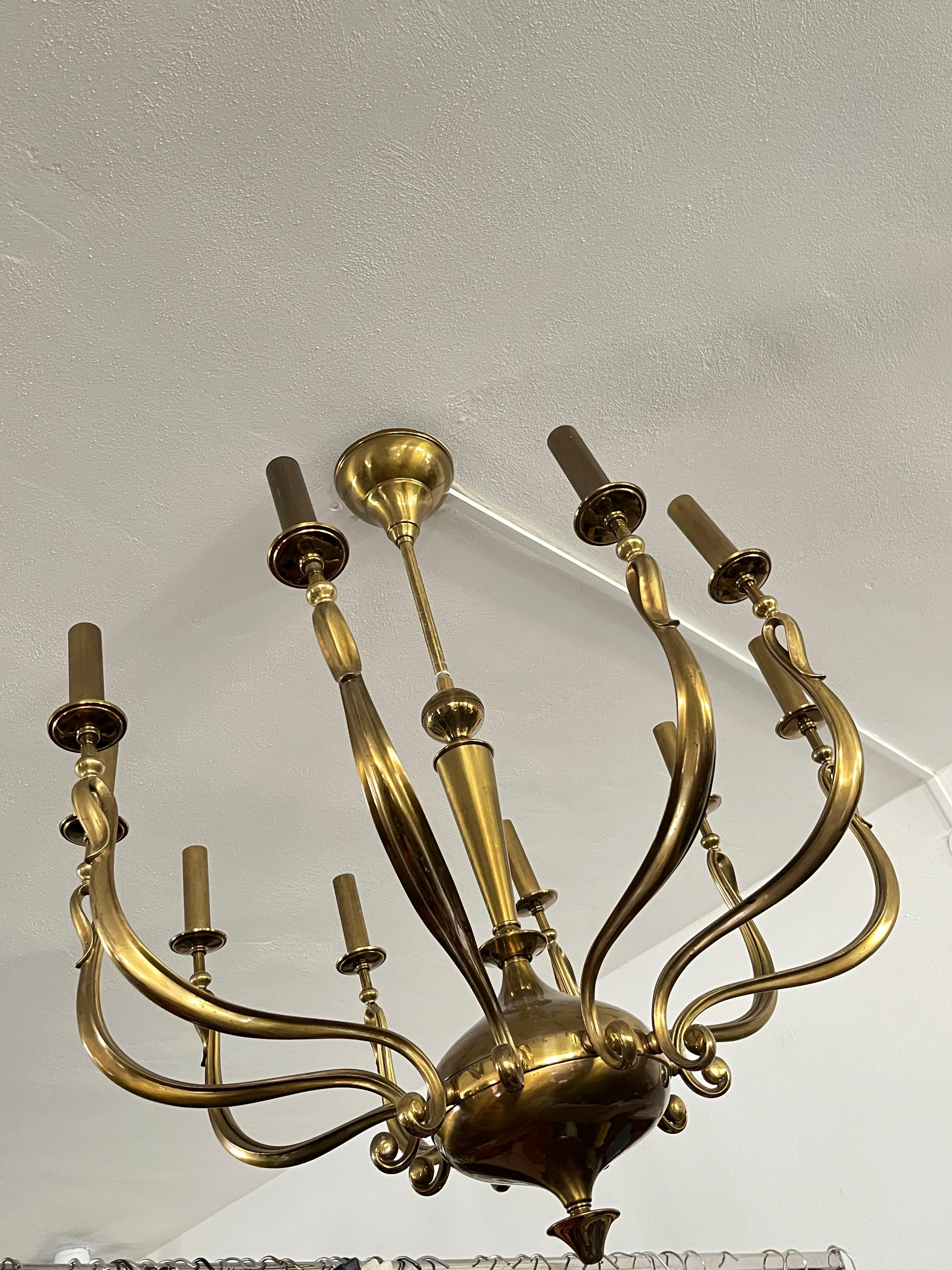 Large 10-light brass chandelier, Italy, 1950s
Found in a noble apartment, it is very beautiful and elegant.
Intact and functional, small signs of ageing.
