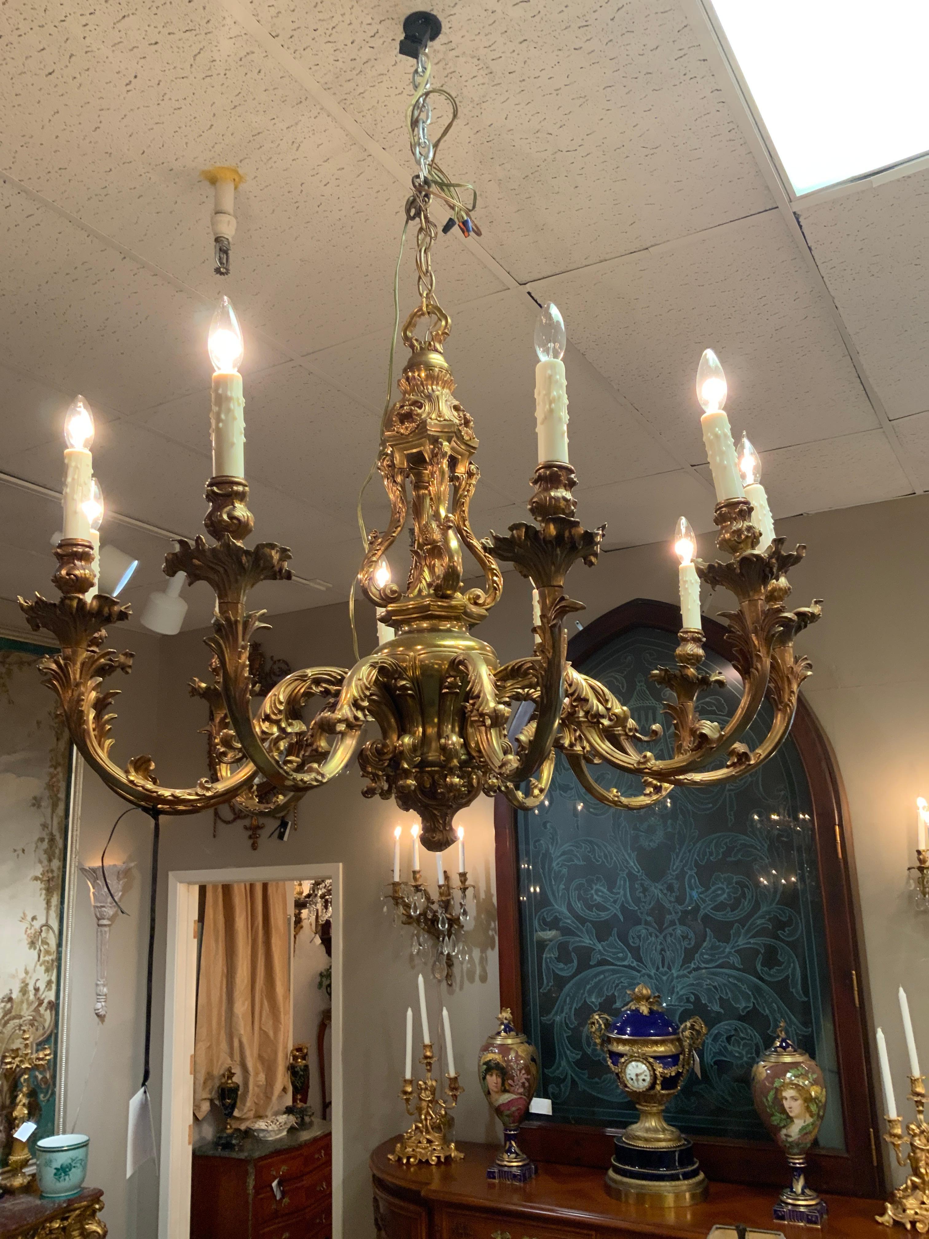 Grande lampadario a 10 luci in metallo dorato in vendita 4