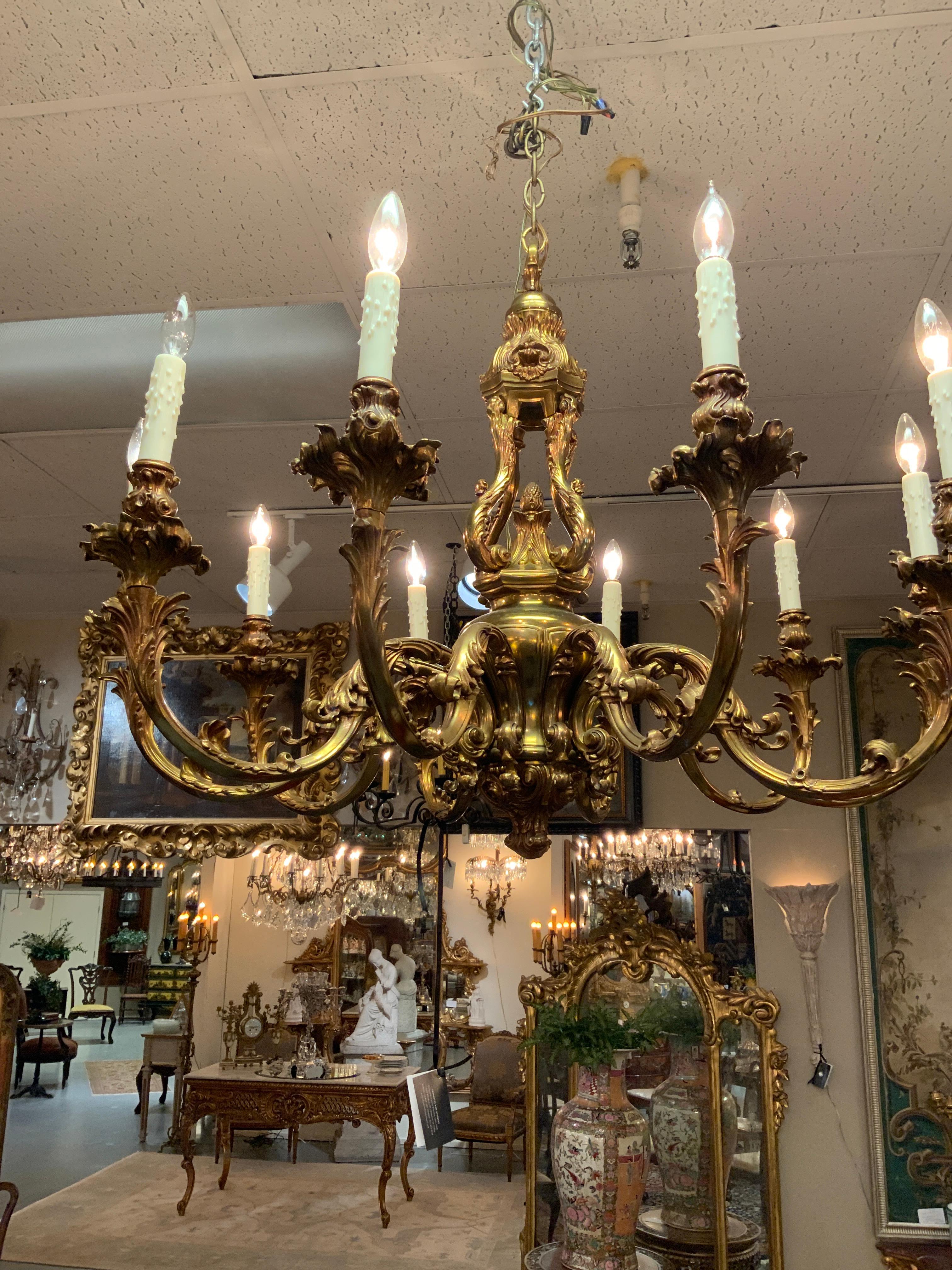 Grande lampadario a 10 luci in metallo dorato in vendita 3