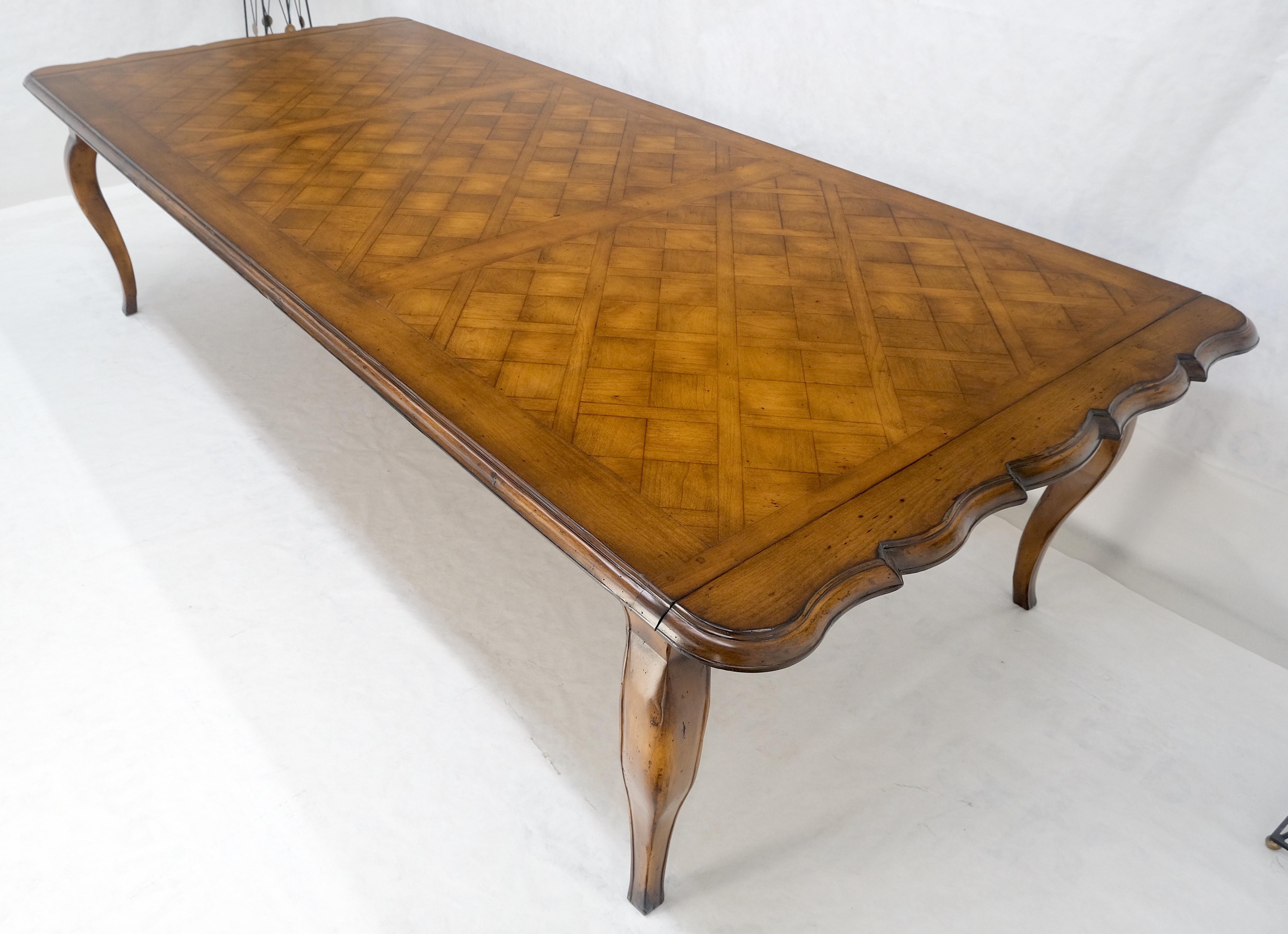 Grande table de salle à manger 10' Long French Provincial Italian Parquetry Inlayed Top MINT en vente 3
