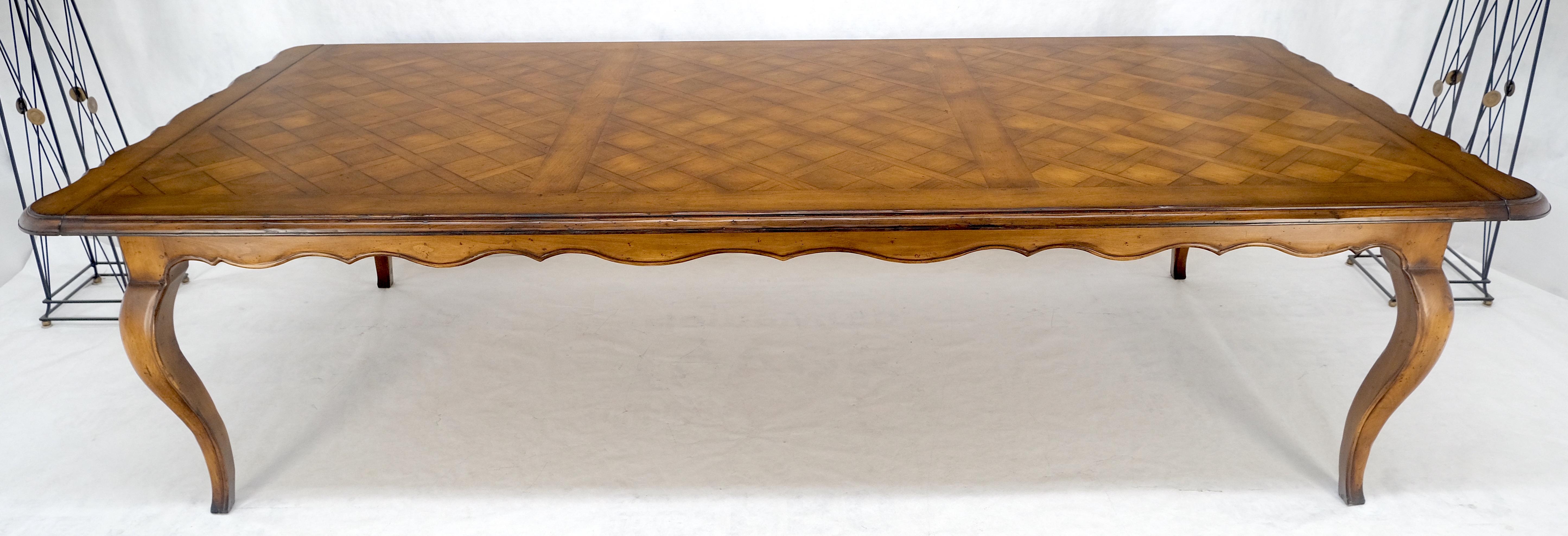 italien Grande table de salle à manger 10' Long French Provincial Italian Parquetry Inlayed Top MINT en vente